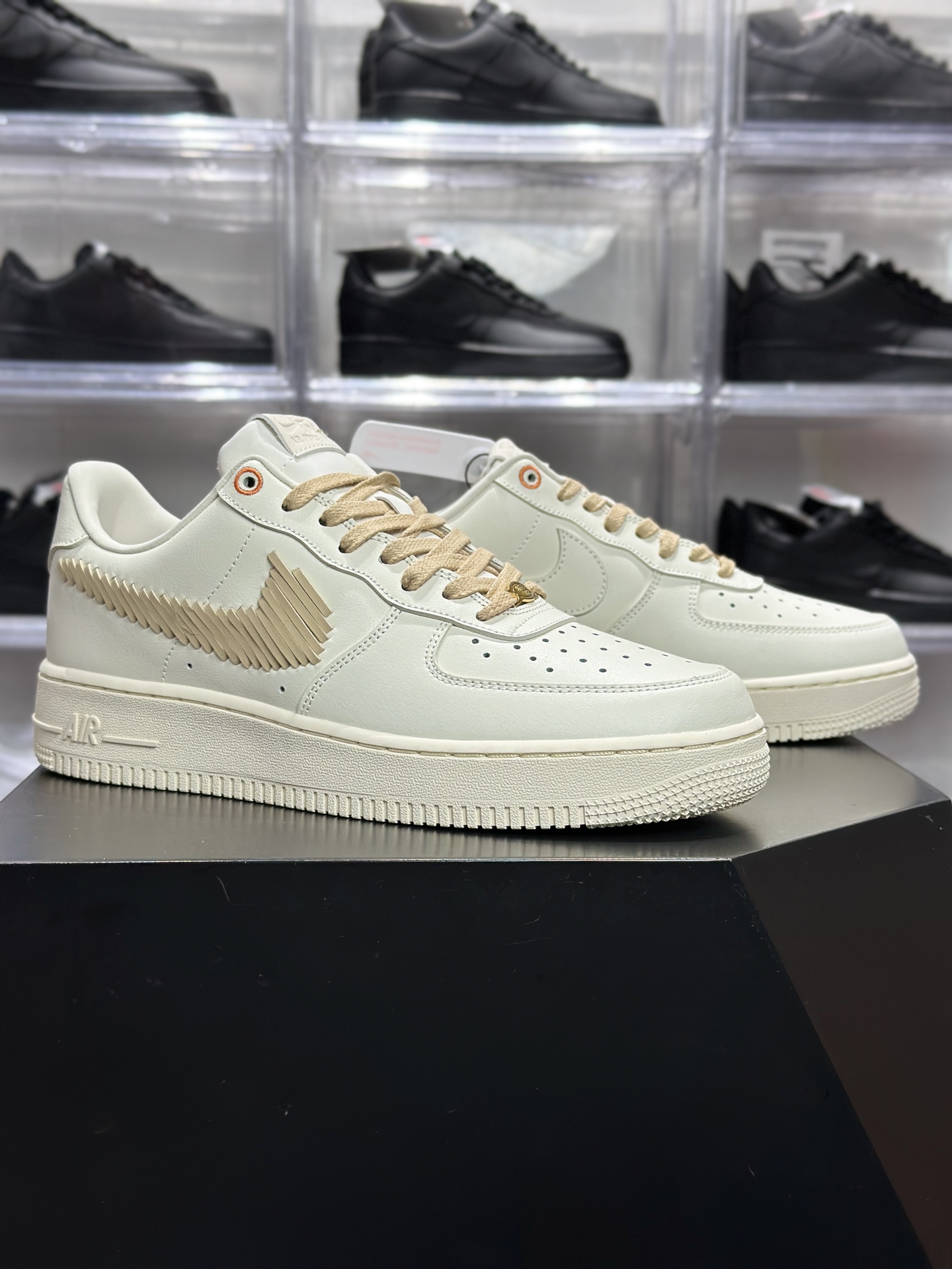 Nike Air Force 1 07 LV8 ESS+ 羽翼拼接空军一号 IR7031-121-莆田鞋,莆田鞋货源,高仿鞋,高仿鞋货源,安福档口,莆田高仿鞋,莆田鞋批发,高仿鞋批发,莆田高仿运动鞋,高仿运动鞋,莆田运动鞋 Nike Air Force 1 07 LV8 ESS+ 羽翼拼接空军一号 IR7031-121