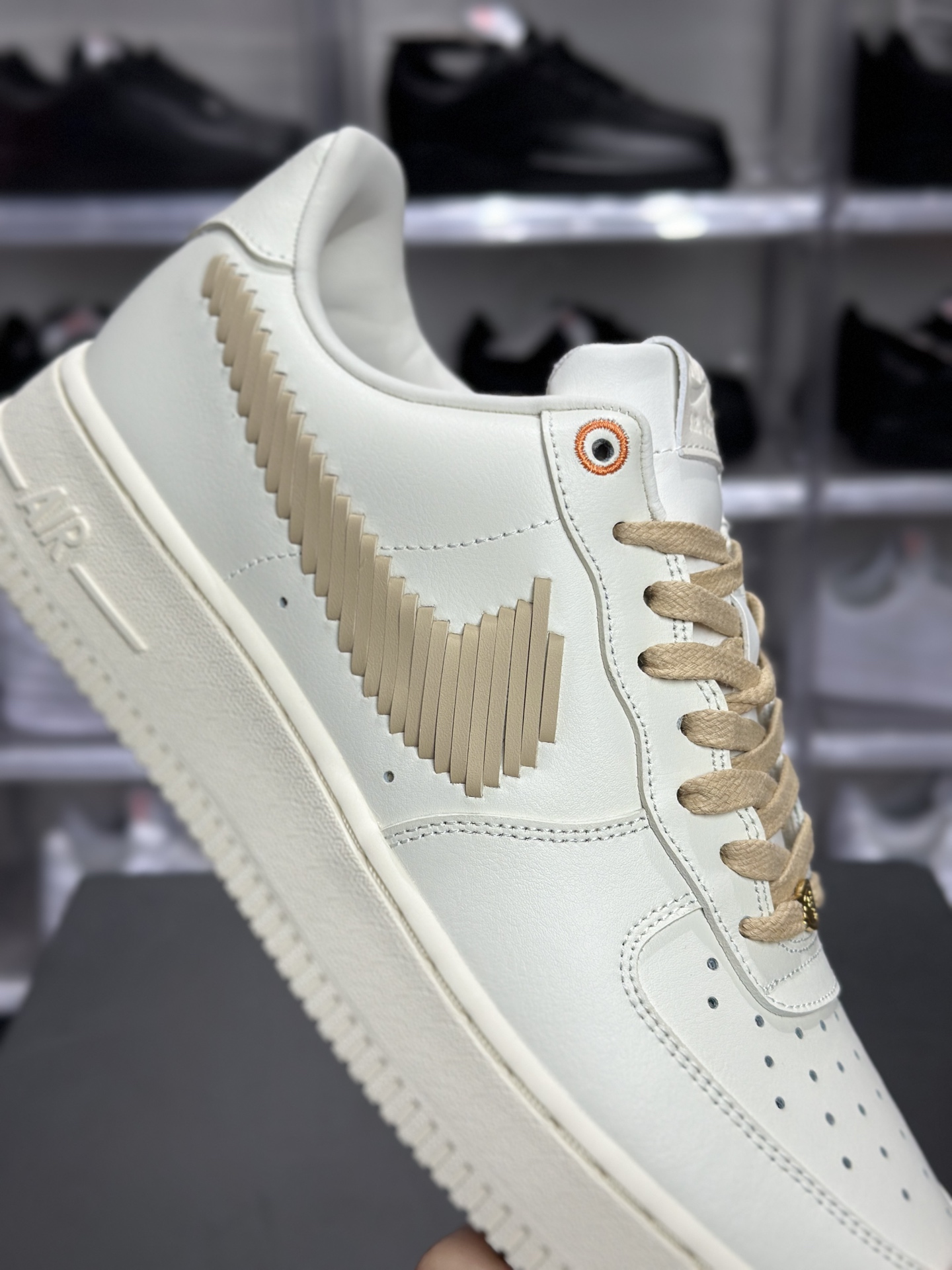 Nike Air Force 1 07 LV8 ESS+ 羽翼拼接空军一号 IR7031-121-莆田鞋,莆田鞋货源,高仿鞋,高仿鞋货源,安福档口,莆田高仿鞋,莆田鞋批发,高仿鞋批发,莆田高仿运动鞋,高仿运动鞋,莆田运动鞋 Nike Air Force 1 07 LV8 ESS+ 羽翼拼接空军一号 IR7031-121