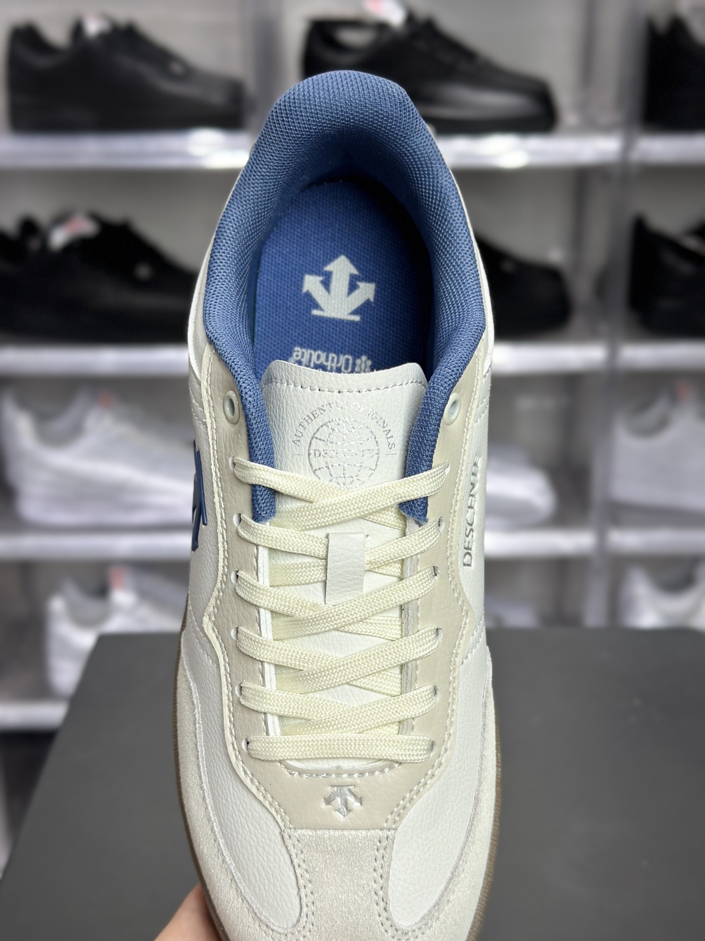 180 Undercover Edge Court 迪桑特 浅蓝箭头休闲板鞋 SQ323LSN73