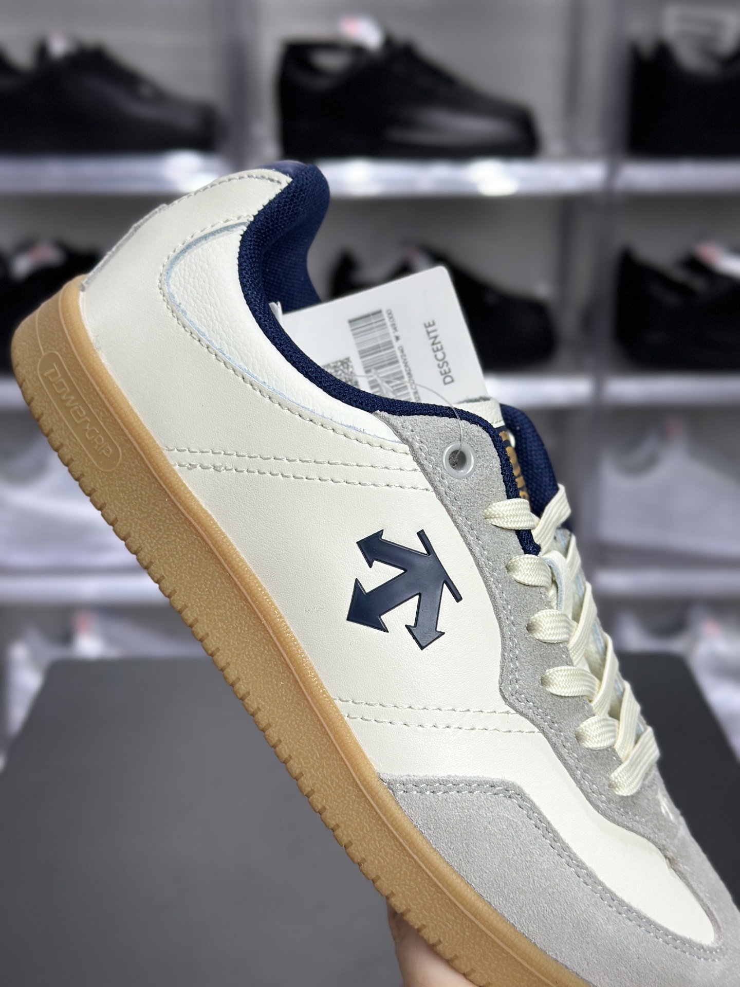 180 Undercover Edge Court Retro 迪桑特藏蓝箭头复古板鞋 SP123LSN11