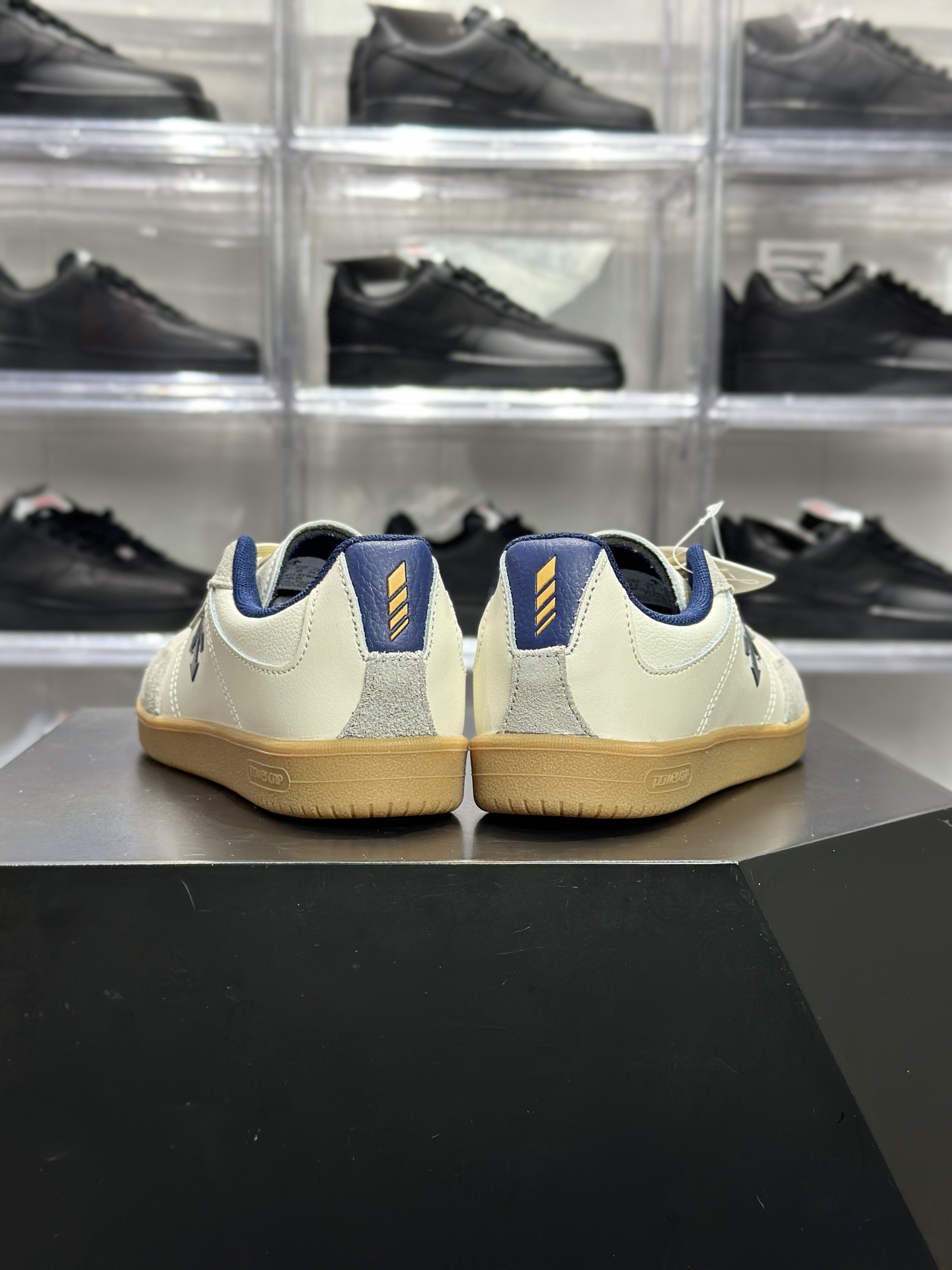180 Undercover Edge Court Retro 迪桑特藏蓝箭头复古板鞋 SP123LSN11
