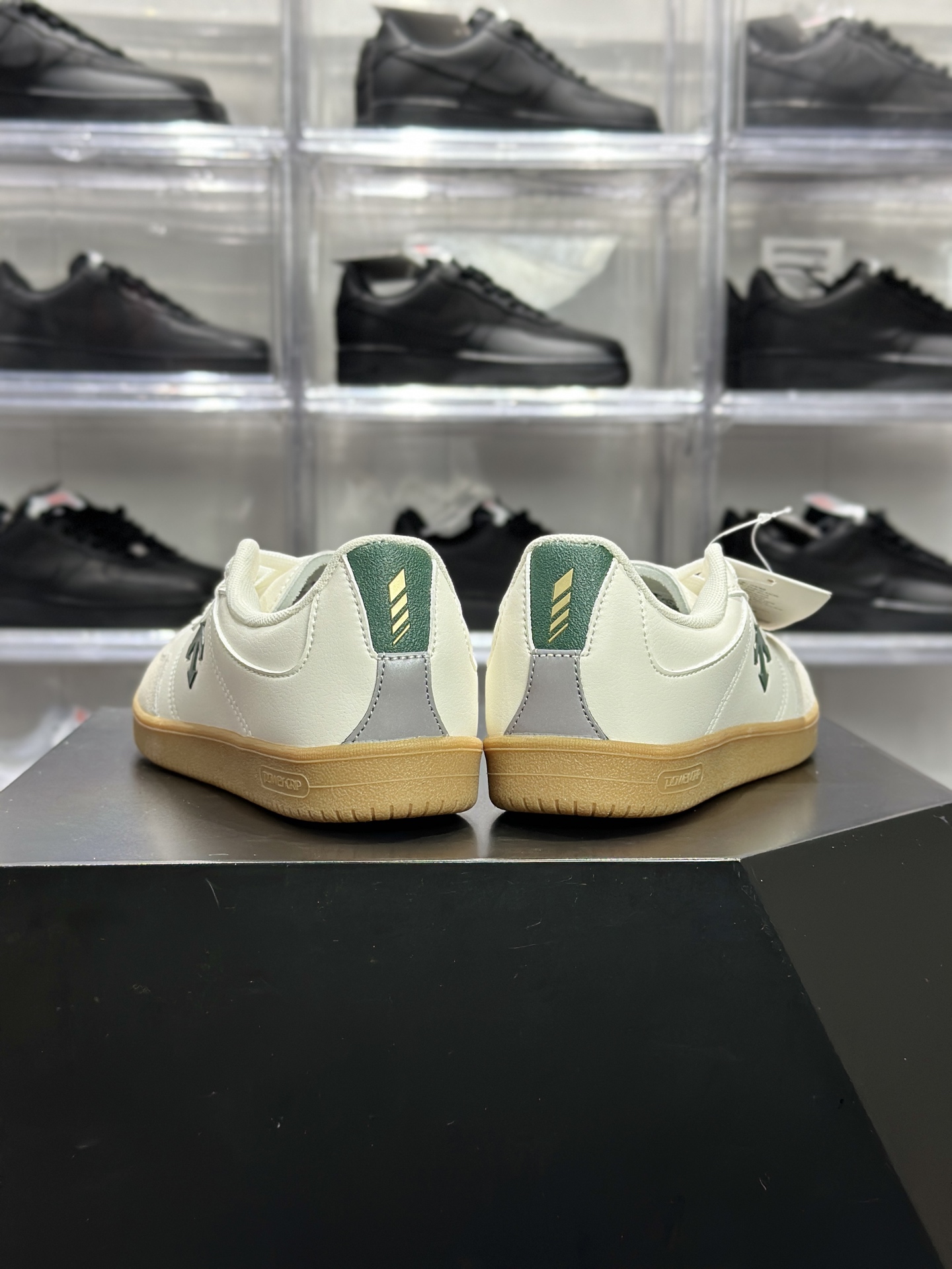 180 Undercover Edge Court 迪桑特浅绿箭头极简板鞋 SQ123LSN16