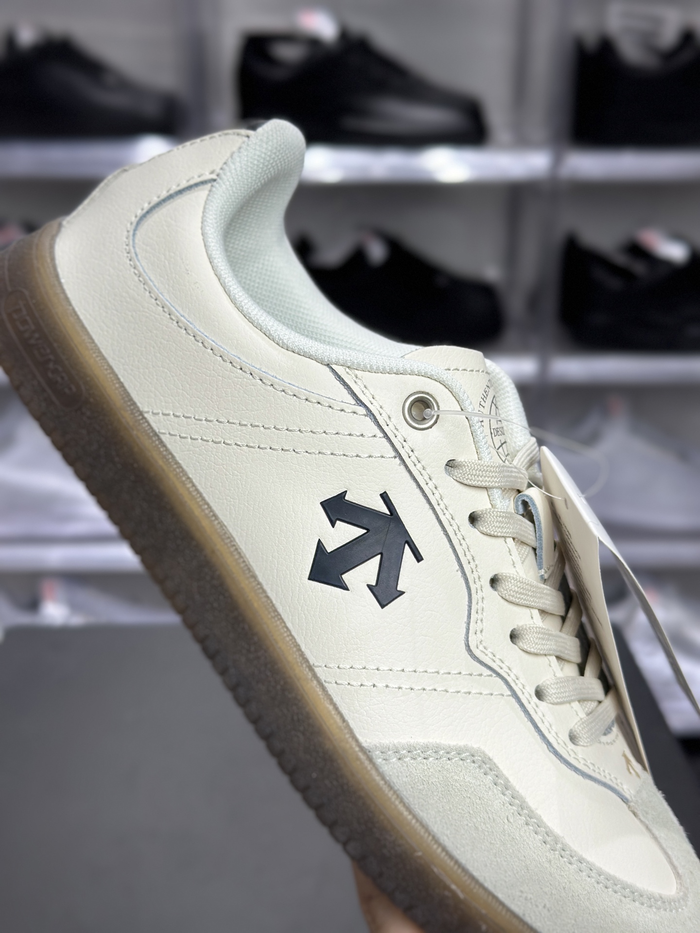 180 Undercover Edge Court Classy 迪桑特 黑标米白极简板鞋 SQ323LSN75