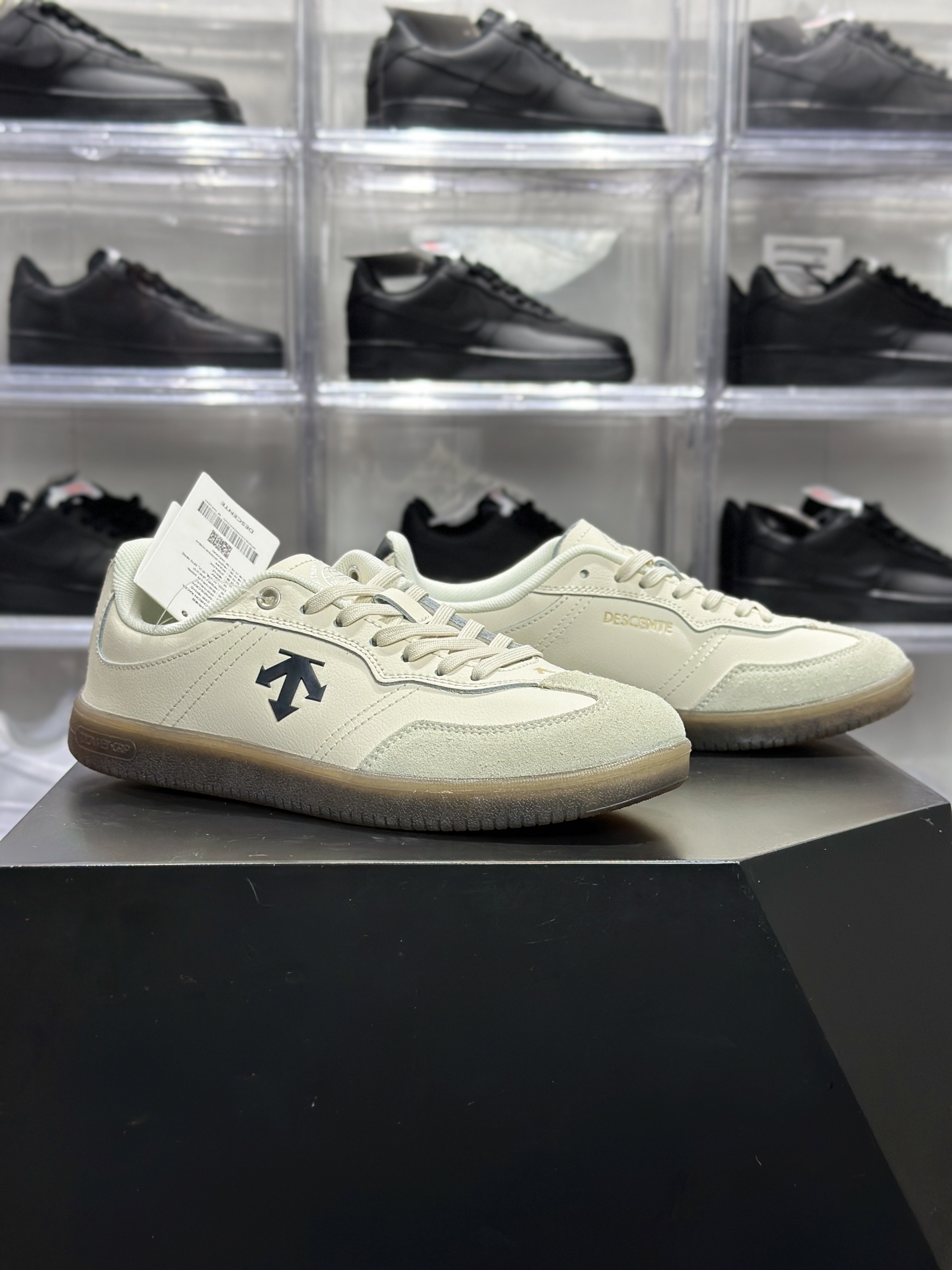 180 Undercover Edge Court Classy 迪桑特 黑标米白极简板鞋 SQ323LSN75
