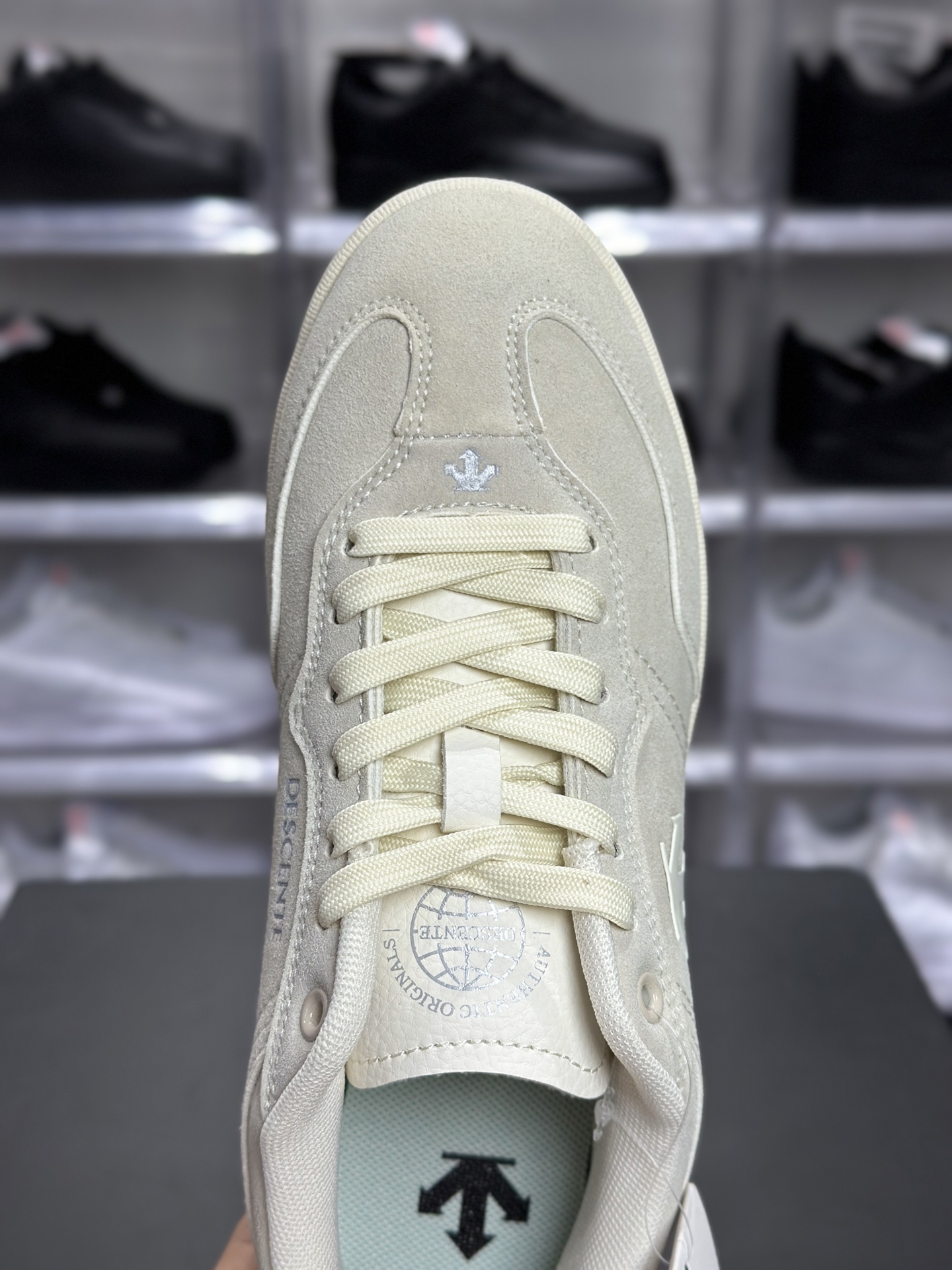 180 Undercover Edge Court 迪桑特 全米白箭头休闲板鞋 MN2358 全米白