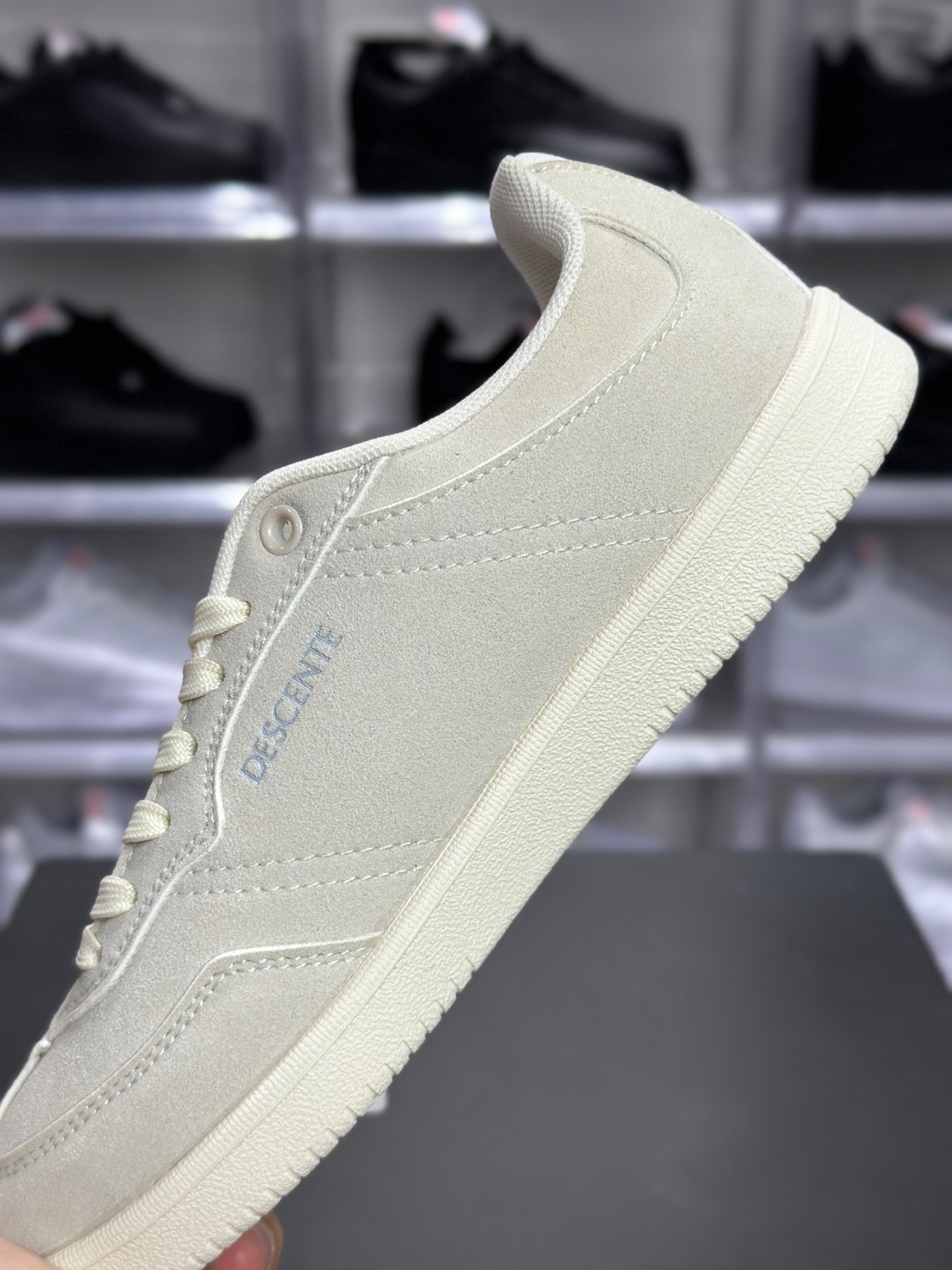 180 Undercover Edge Court 迪桑特 全米白箭头休闲板鞋 MN2358 全米白