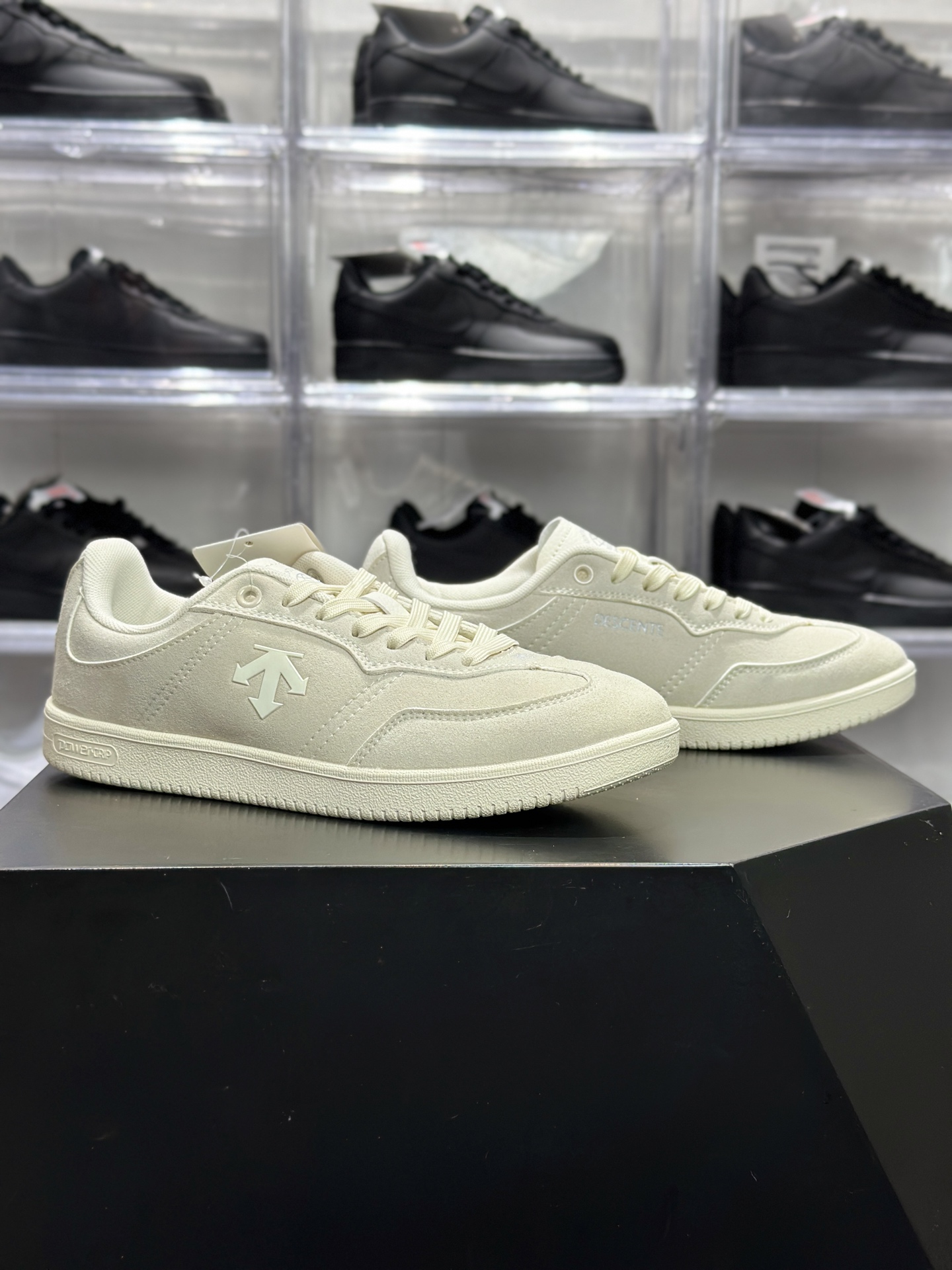180 Undercover Edge Court 迪桑特 全米白箭头休闲板鞋 MN2358 全米白