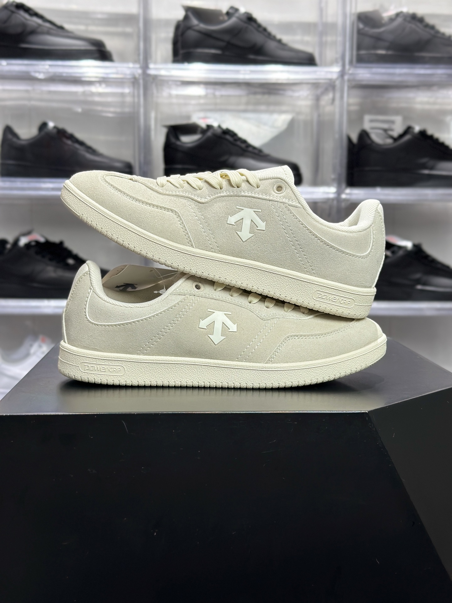180 Undercover Edge Court 迪桑特 全米白箭头休闲板鞋 MN2358 全米白