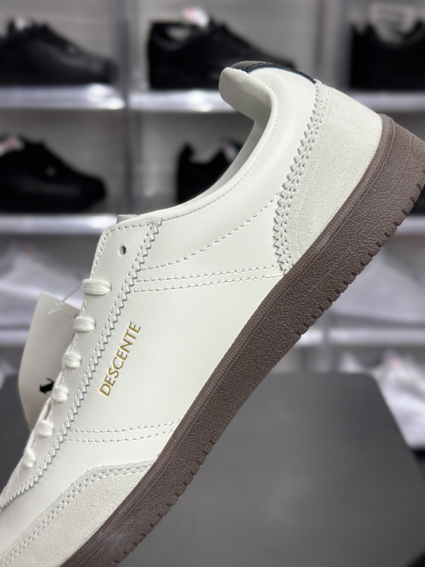 180 Undercover Edge Court Classy 米白黑标板鞋 迪桑特箭头板鞋 SQ323LSN75