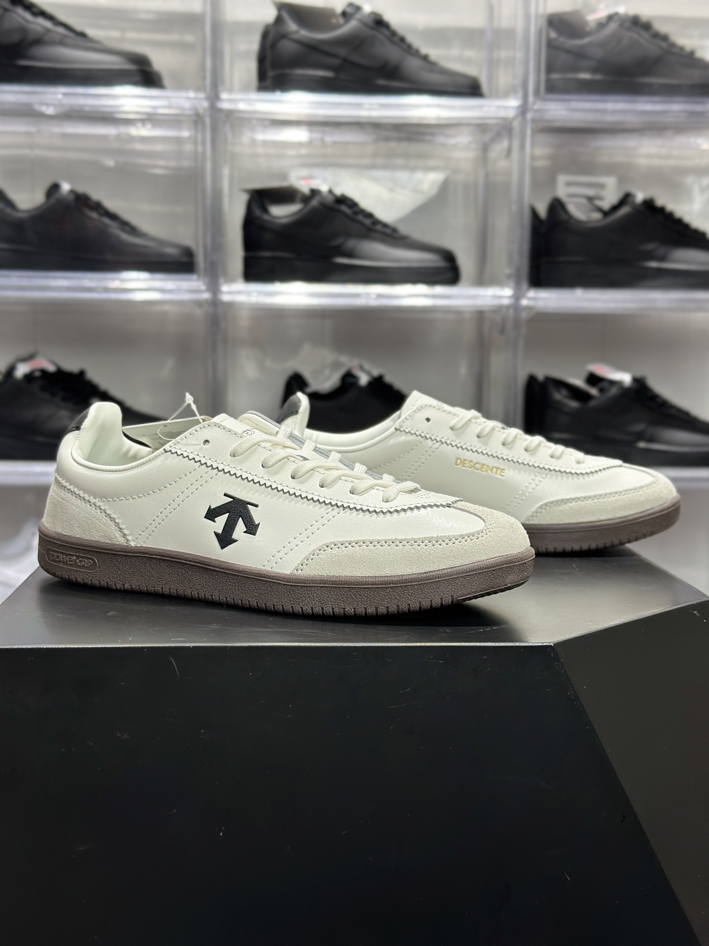 180 Undercover Edge Court Classy 米白黑标板鞋 迪桑特箭头板鞋 SQ323LSN75