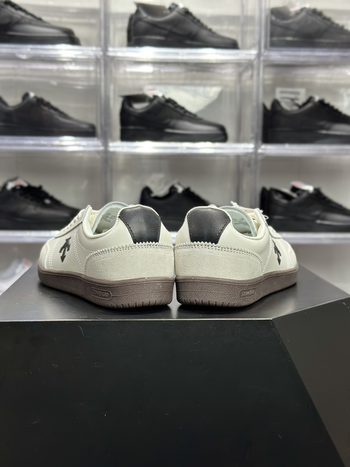 180 Undercover Edge Court Classy 米白黑标板鞋 迪桑特箭头板鞋 SQ323LSN75
