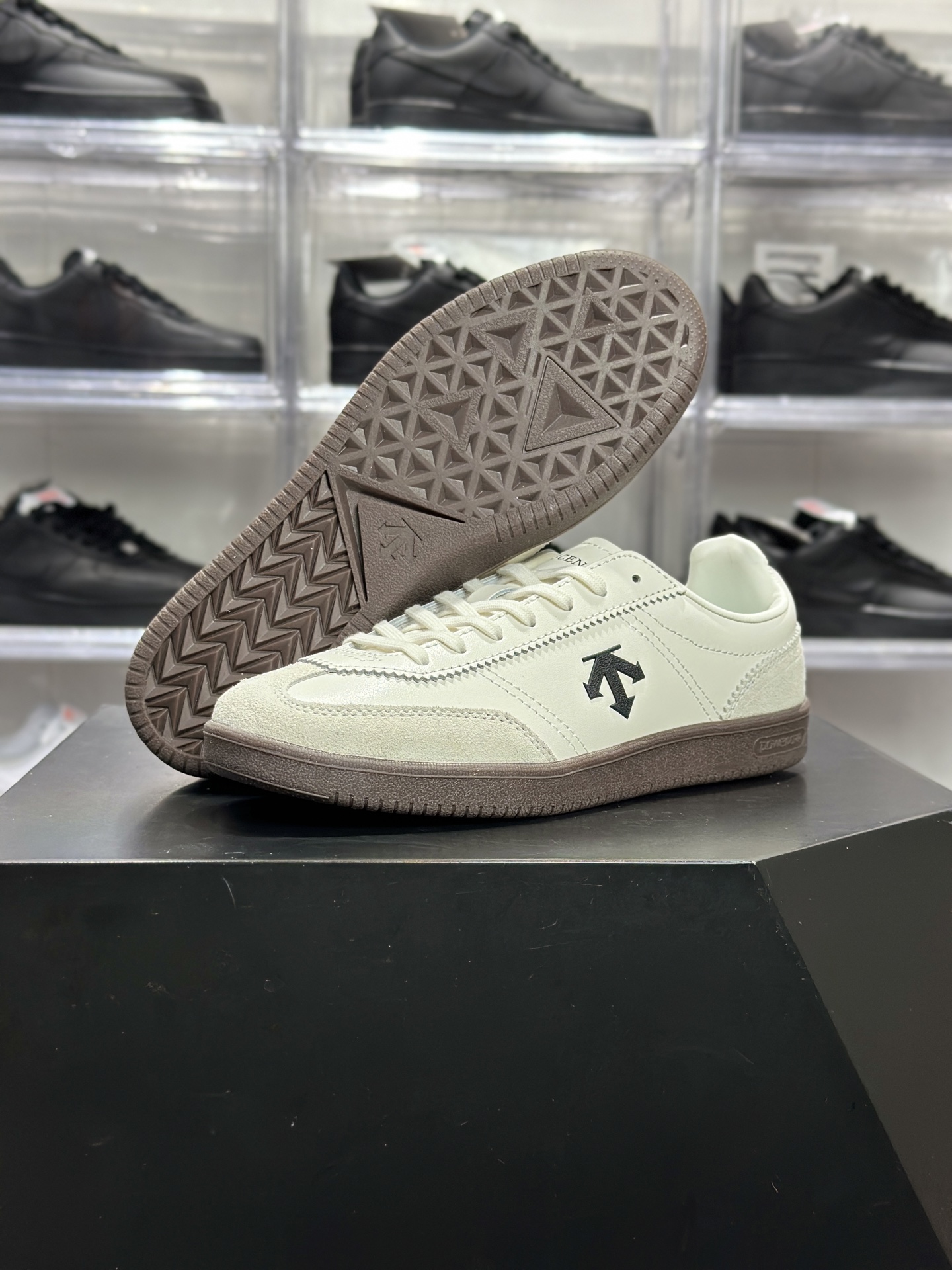 180 Undercover Edge Court Classy 米白黑标板鞋 迪桑特箭头板鞋 SQ323LSN75