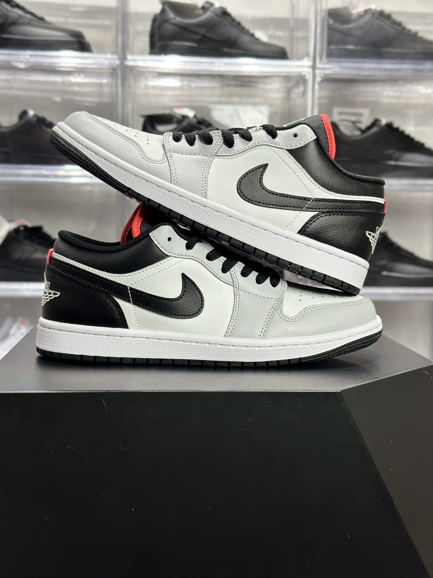 AJ1 低帮灰黑白红款 Air Jordan 1 Low 灰黑白红低帮板鞋 553558-045-莆田鞋,莆田鞋货源,高仿鞋,高仿鞋货源,安福档口,莆田高仿鞋,莆田鞋批发,高仿鞋批发,莆田高仿运动鞋,高仿运动鞋,莆田运动鞋 AJ1 低帮灰黑白红款 Air Jordan 1 Low 灰黑白红低帮板鞋 553558-045