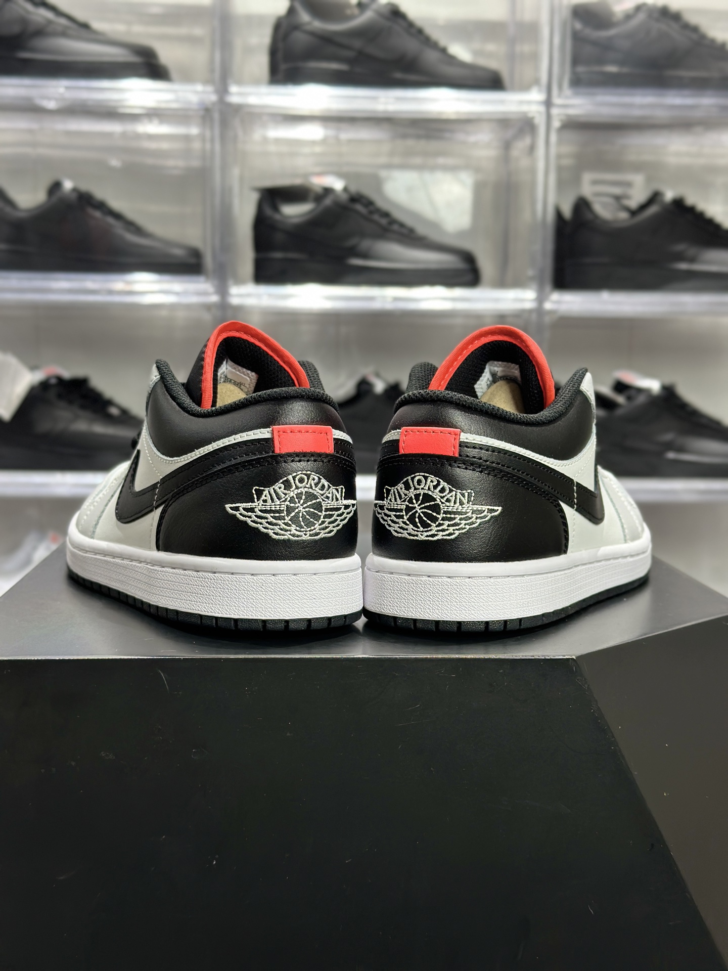 AJ1 低帮灰黑白红款 Air Jordan 1 Low 灰黑白红低帮板鞋 553558-045-莆田鞋,莆田鞋货源,高仿鞋,高仿鞋货源,安福档口,莆田高仿鞋,莆田鞋批发,高仿鞋批发,莆田高仿运动鞋,高仿运动鞋,莆田运动鞋 AJ1 低帮灰黑白红款 Air Jordan 1 Low 灰黑白红低帮板鞋 553558-045