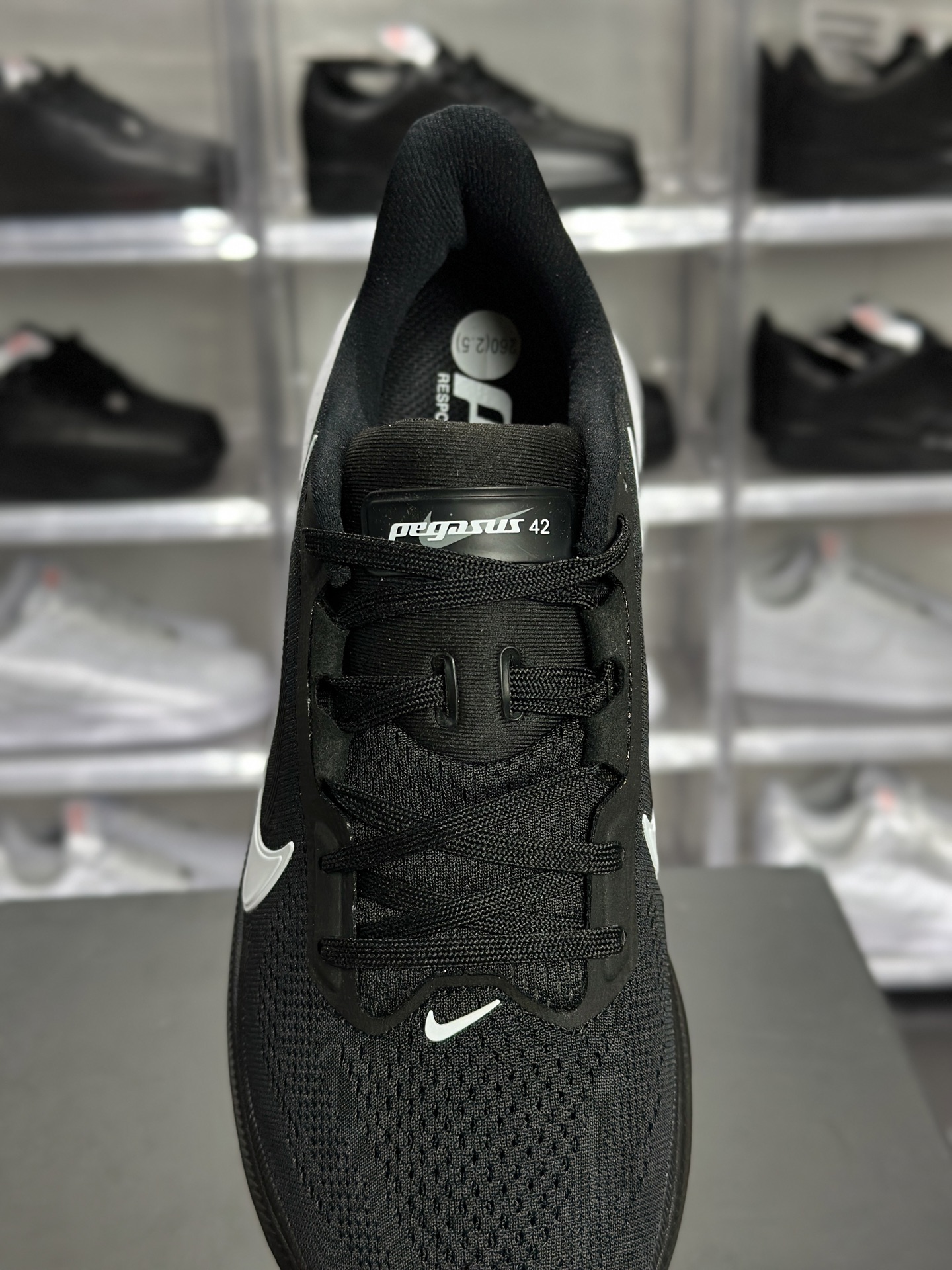 Nike Air Zoom Pegasus 42 飞马 42(黑白款) IB1881-001-莆田鞋,莆田鞋货源,高仿鞋,高仿鞋货源,安福档口,莆田高仿鞋,莆田鞋批发,高仿鞋批发,莆田高仿运动鞋,高仿运动鞋,莆田运动鞋 Nike Air Zoom Pegasus 42 飞马 42(黑白款) IB1881-001
