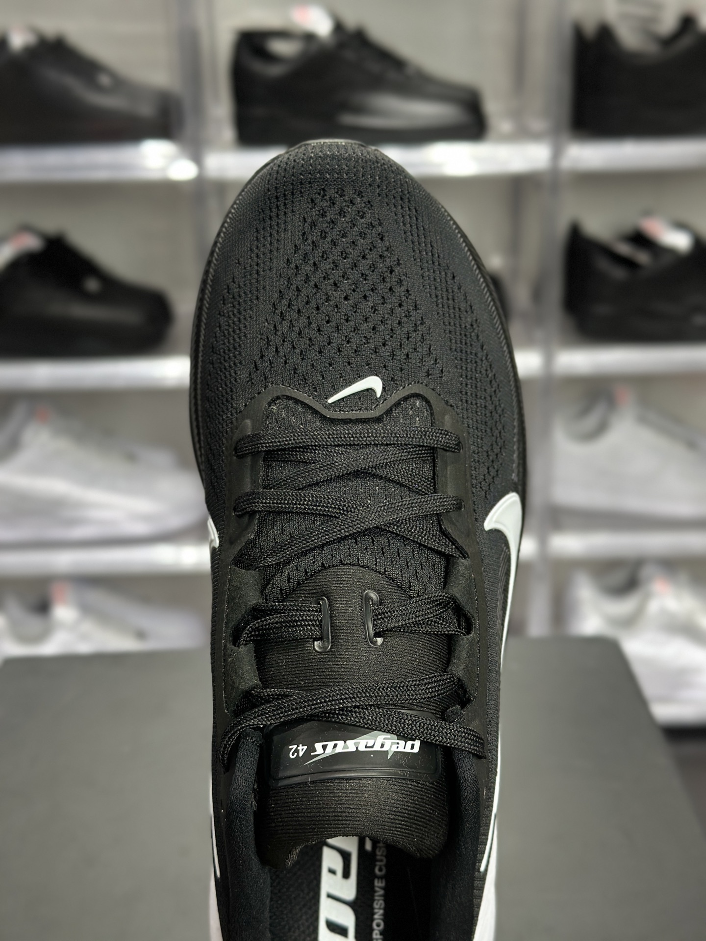 Nike Air Zoom Pegasus 42 飞马 42(黑白款) IB1881-001-莆田鞋,莆田鞋货源,高仿鞋,高仿鞋货源,安福档口,莆田高仿鞋,莆田鞋批发,高仿鞋批发,莆田高仿运动鞋,高仿运动鞋,莆田运动鞋 Nike Air Zoom Pegasus 42 飞马 42(黑白款) IB1881-001