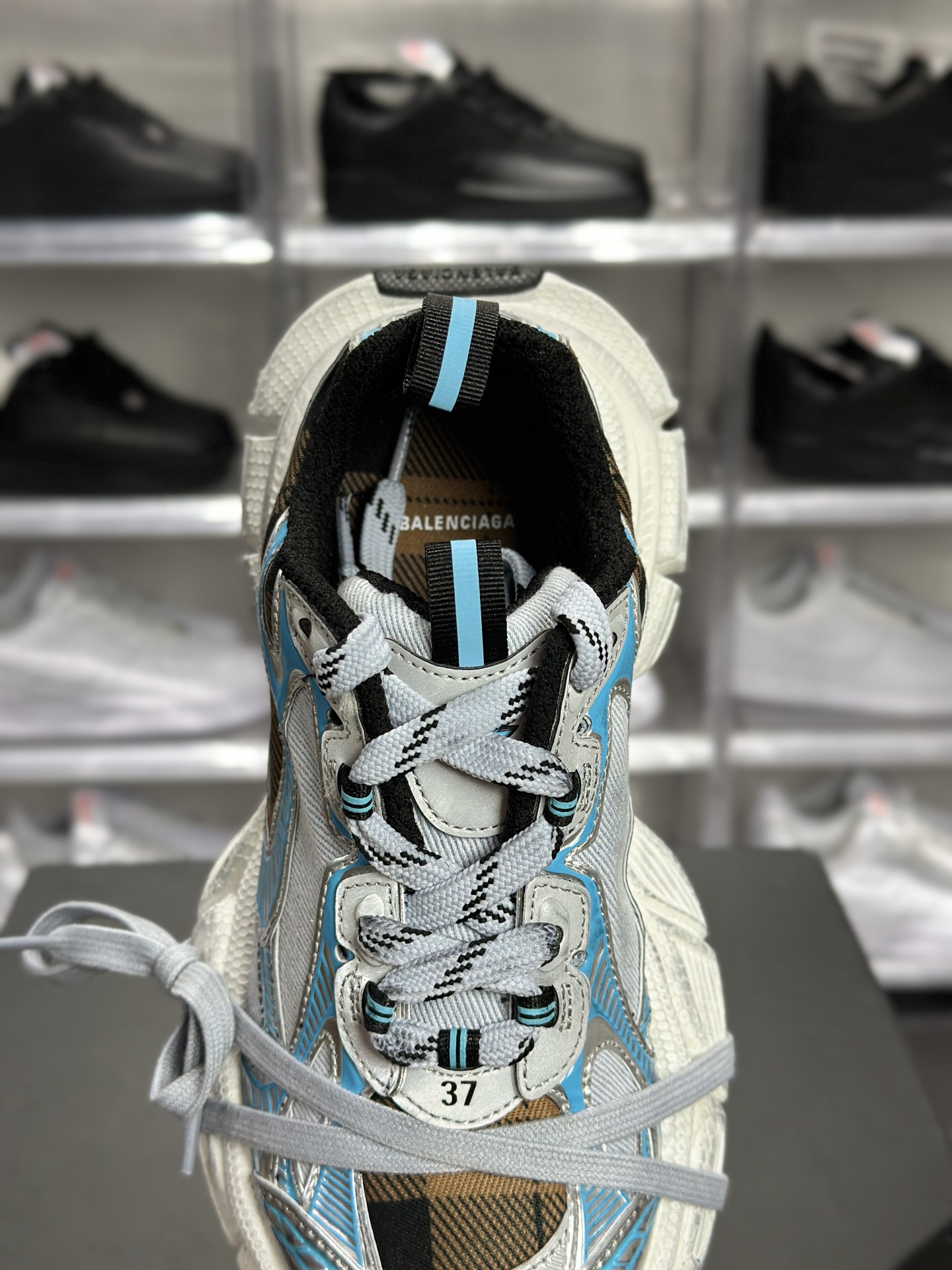 Balenciaga(巴黎世家)3XL Sneaker 老爹鞋蓝棕格纹配色(Blue/Brown/Black) 734731 W3XMM 4210-Top High Quatity Cheap Sneakers Fashion Clothing Clothes Bags handbags Shoes of all Brand wholesale With The best Quality And Beautiful Price from China Factory Chinese suppliers wholesaler seller Balenciaga(巴黎世家)3XL Sneaker 老爹鞋蓝棕格纹配色(Blue/Brown/Black) 734731 W3XMM 4210