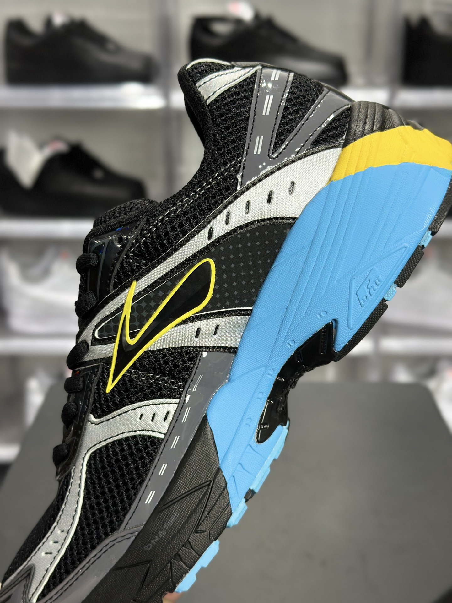 180 Brooks Adrenaline GTS 10 布鲁克斯 GTS10 黑黄蓝复古跑鞋 千禧 Y2K 老爹鞋 100058 1D 009
