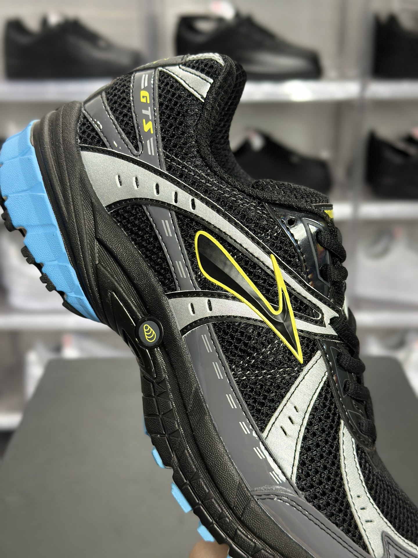 180 Brooks Adrenaline GTS 10 布鲁克斯 GTS10 黑黄蓝复古跑鞋 千禧 Y2K 老爹鞋 100058 1D 009