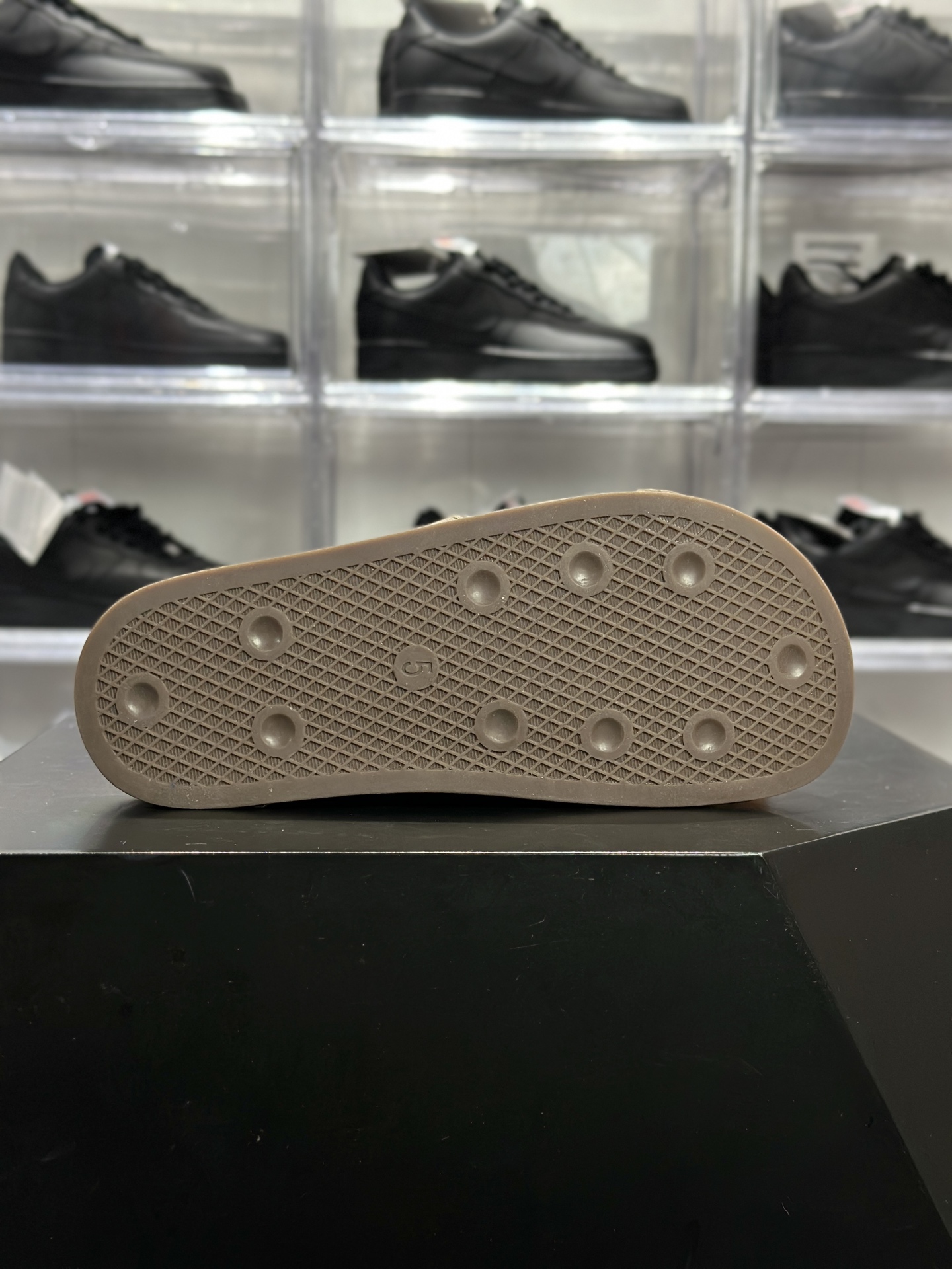 180 adidas Originals Adimule 穆勒拖鞋 阿迪达斯 Adimule 三叶草包头拖 穆勒懒人拖 棕色帆布款 JP9189-Chinese UA Cheap High Quatity Brand Clothes Bags handbags Sneakers wholesale wholesaler seller from China Factory suppliers Fashion Clothing Shoes best Quality Beautiful Price 180 adidas Originals Adimule 穆勒拖鞋 阿迪达斯 Adimule 三叶草包头拖 穆勒懒人拖 棕色帆布款 JP9189