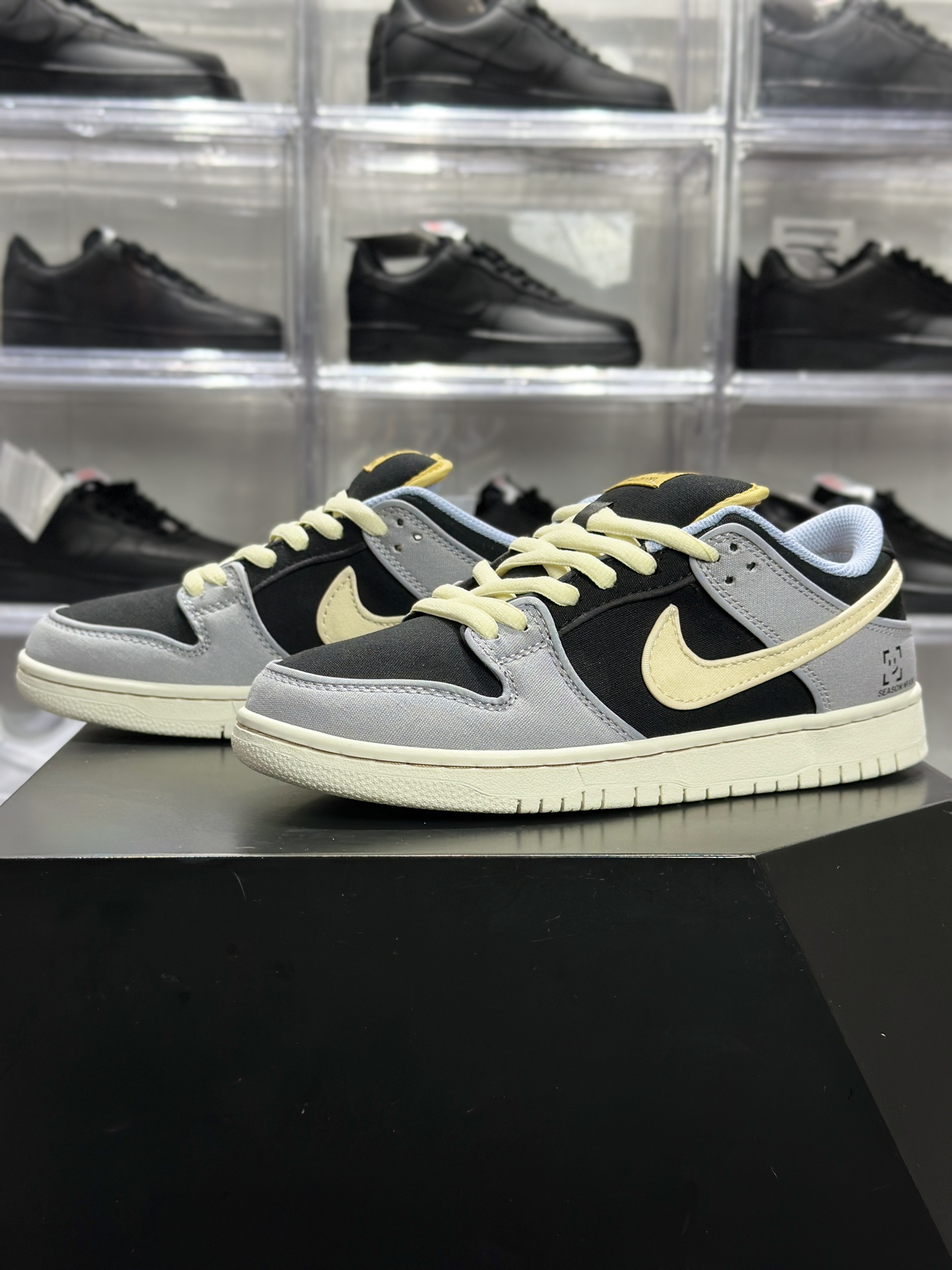 200 Nike Dunk SB Low 板鞋 Dunk SB Low 鬼脸联名款 黑灰米配色板鞋 FN5880-001