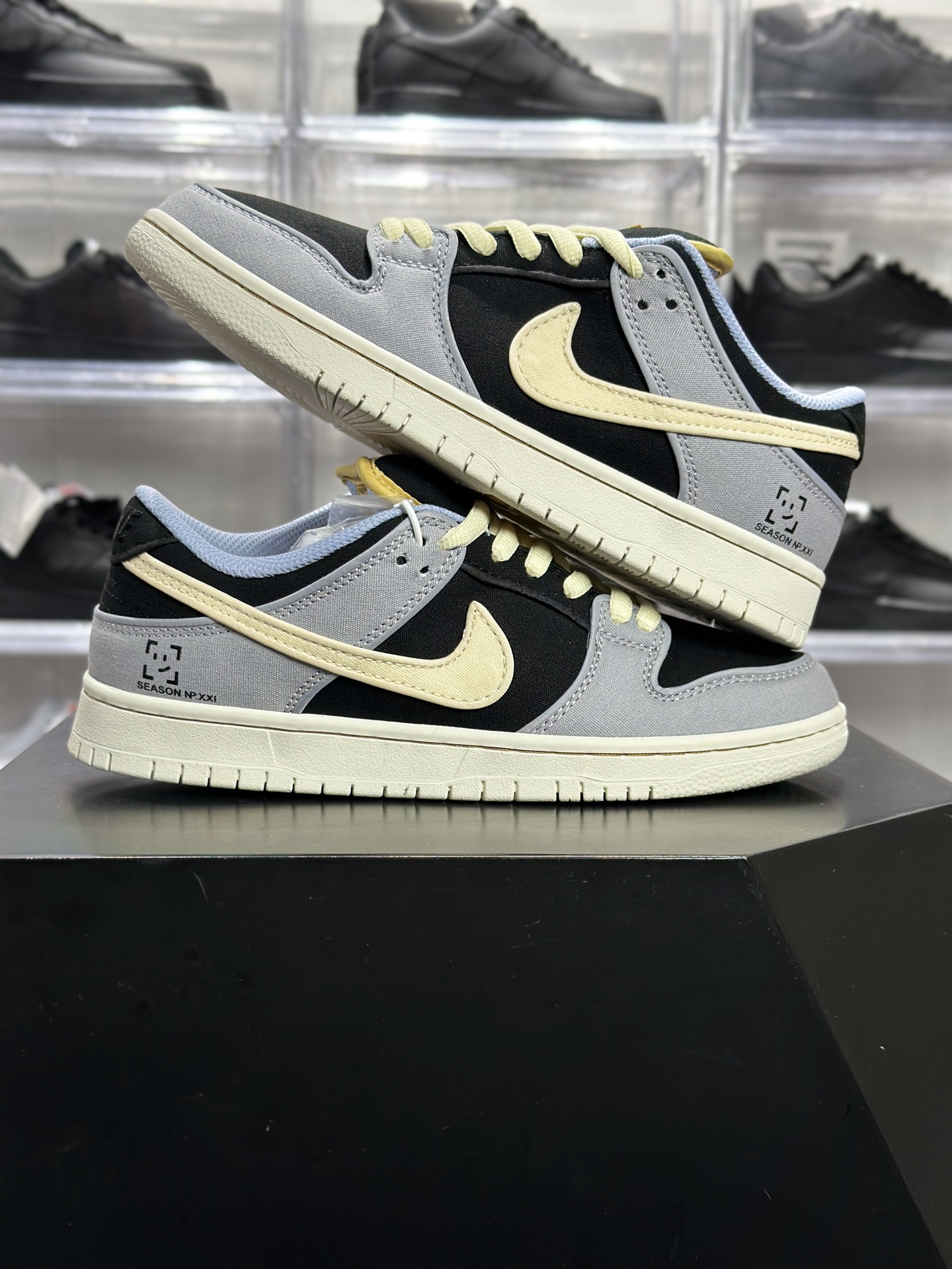 200 Nike Dunk SB Low 板鞋 Dunk SB Low 鬼脸联名款 黑灰米配色板鞋 FN5880-001