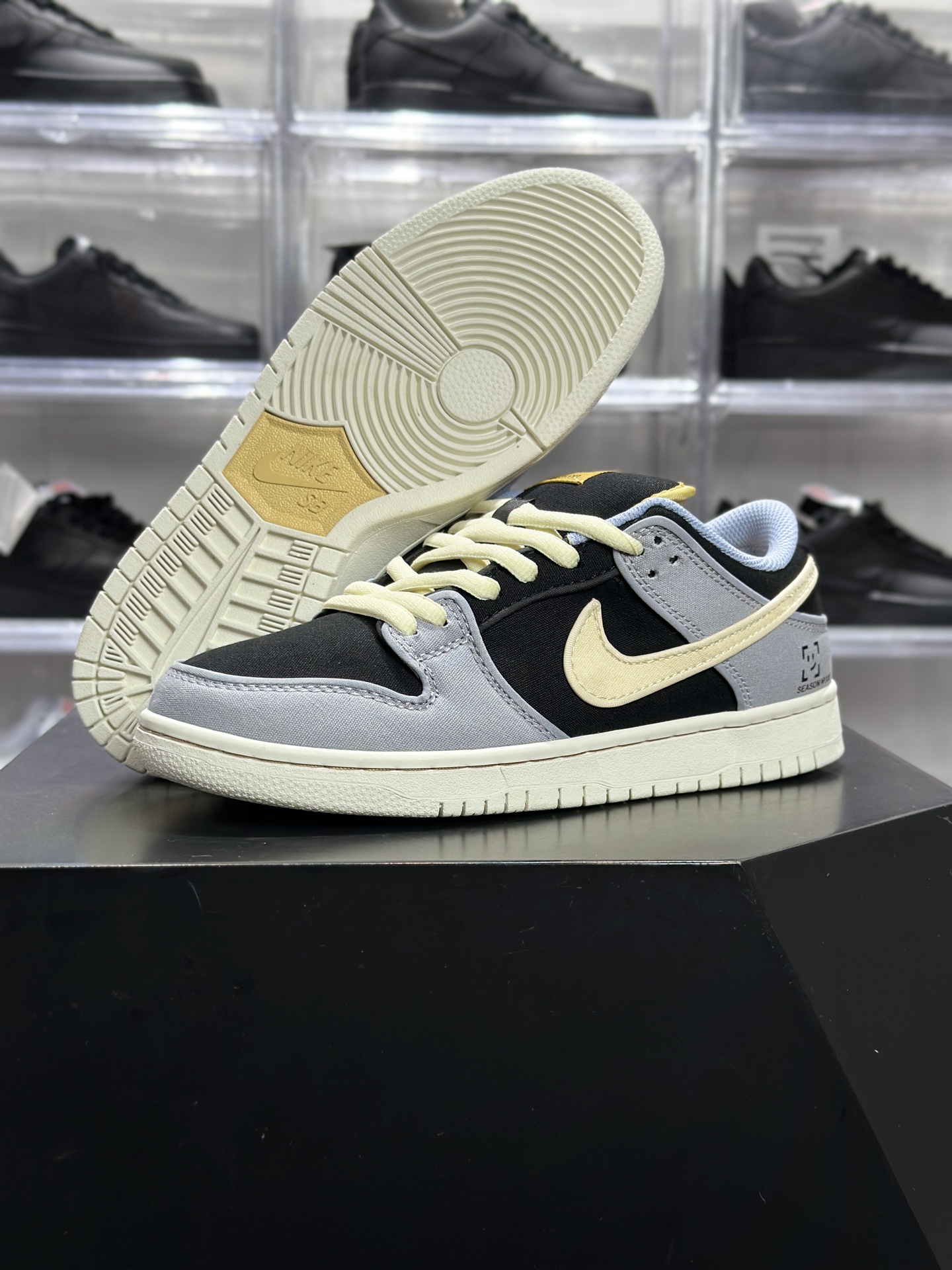 200 Nike Dunk SB Low 板鞋 Dunk SB Low 鬼脸联名款 黑灰米配色板鞋 FN5880-001