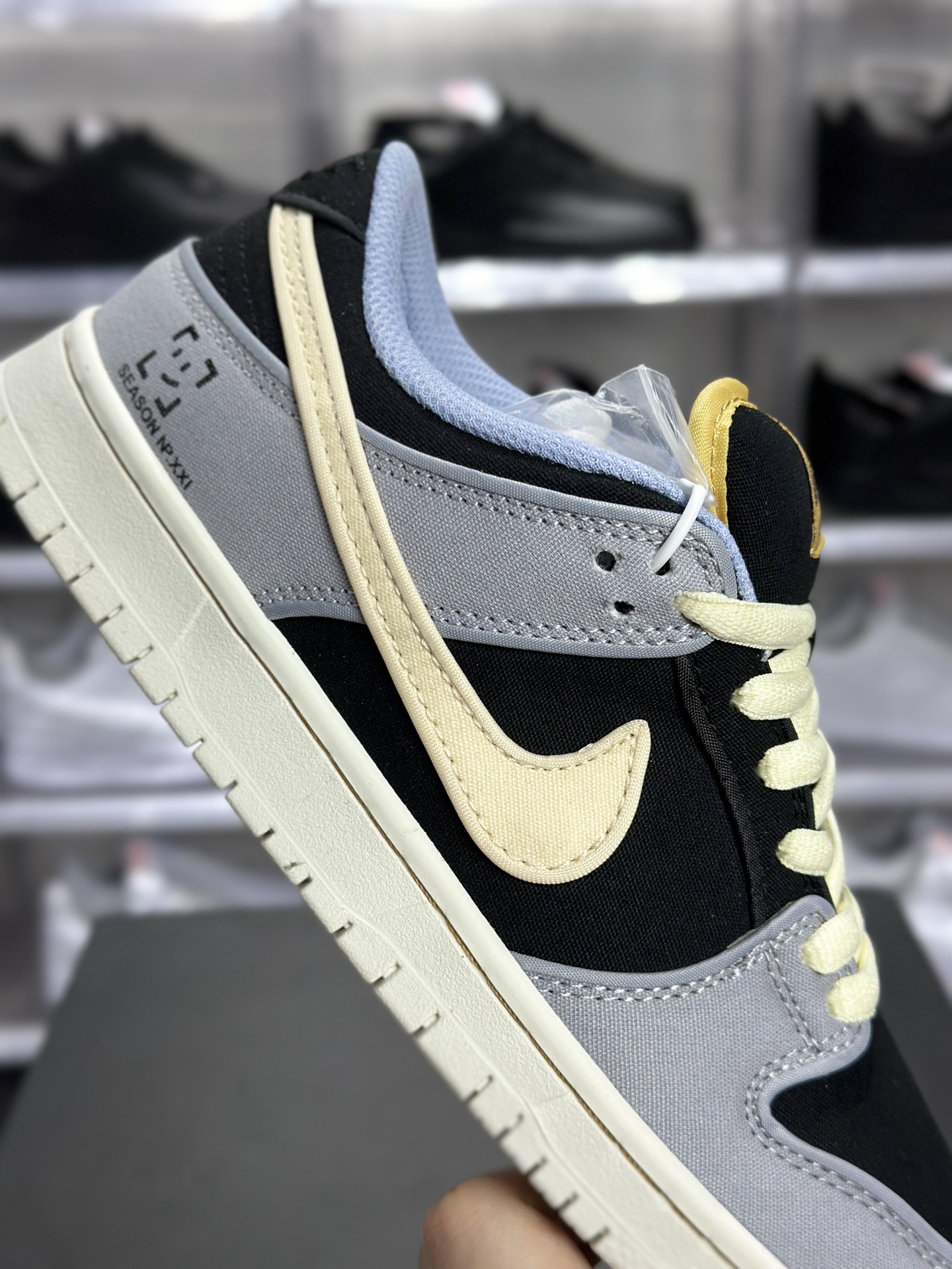 200 Nike Dunk SB Low 板鞋 Dunk SB Low 鬼脸联名款 黑灰米配色板鞋 FN5880-001