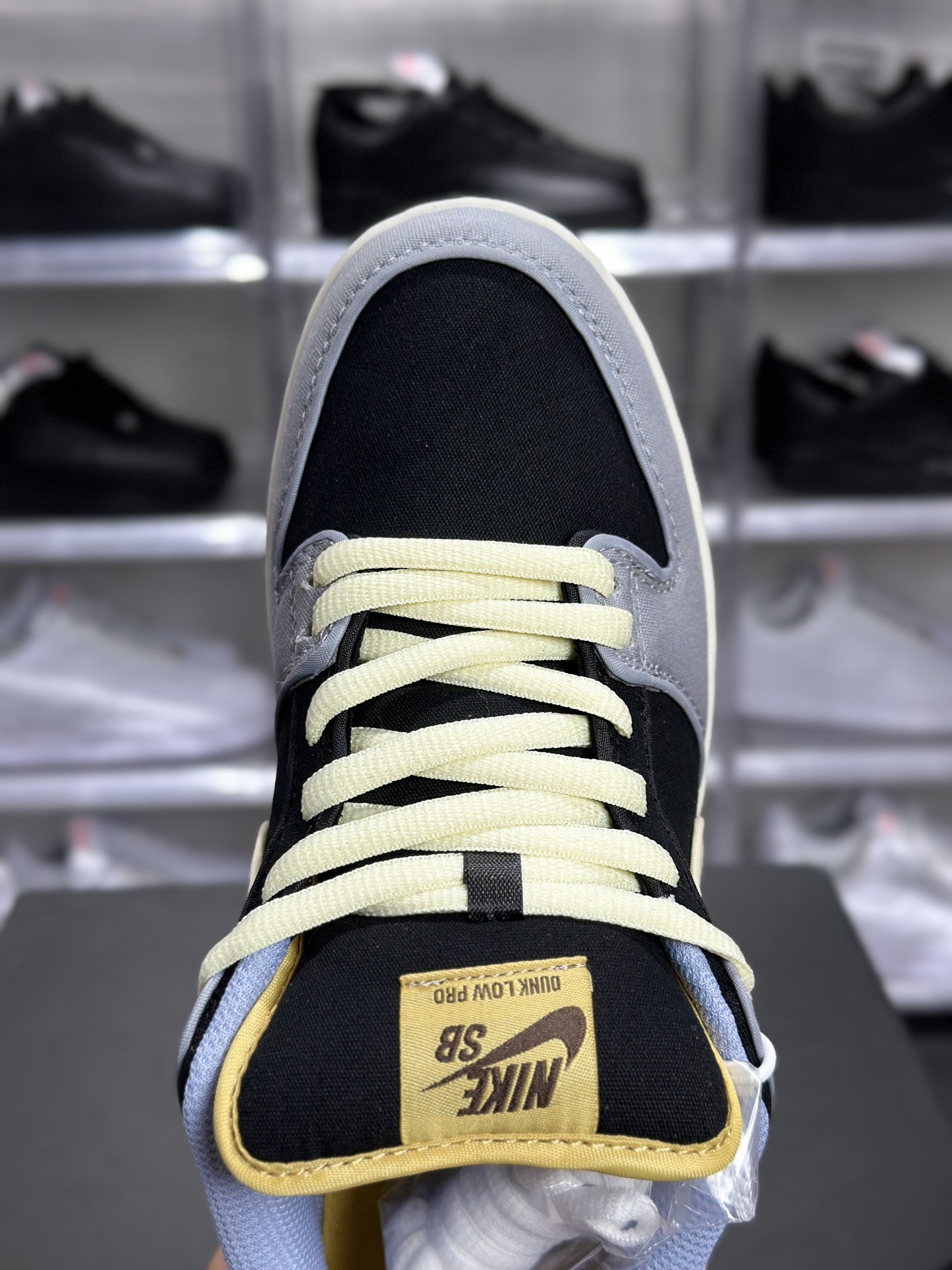 200 Nike Dunk SB Low 板鞋 Dunk SB Low 鬼脸联名款 黑灰米配色板鞋 FN5880-001