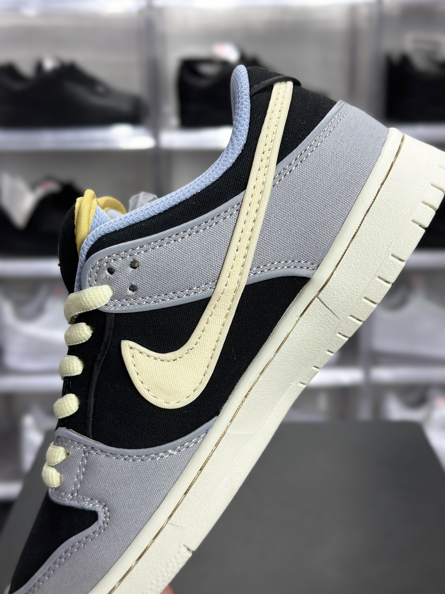 200 Nike Dunk SB Low 板鞋 Dunk SB Low 鬼脸联名款 黑灰米配色板鞋 FN5880-001