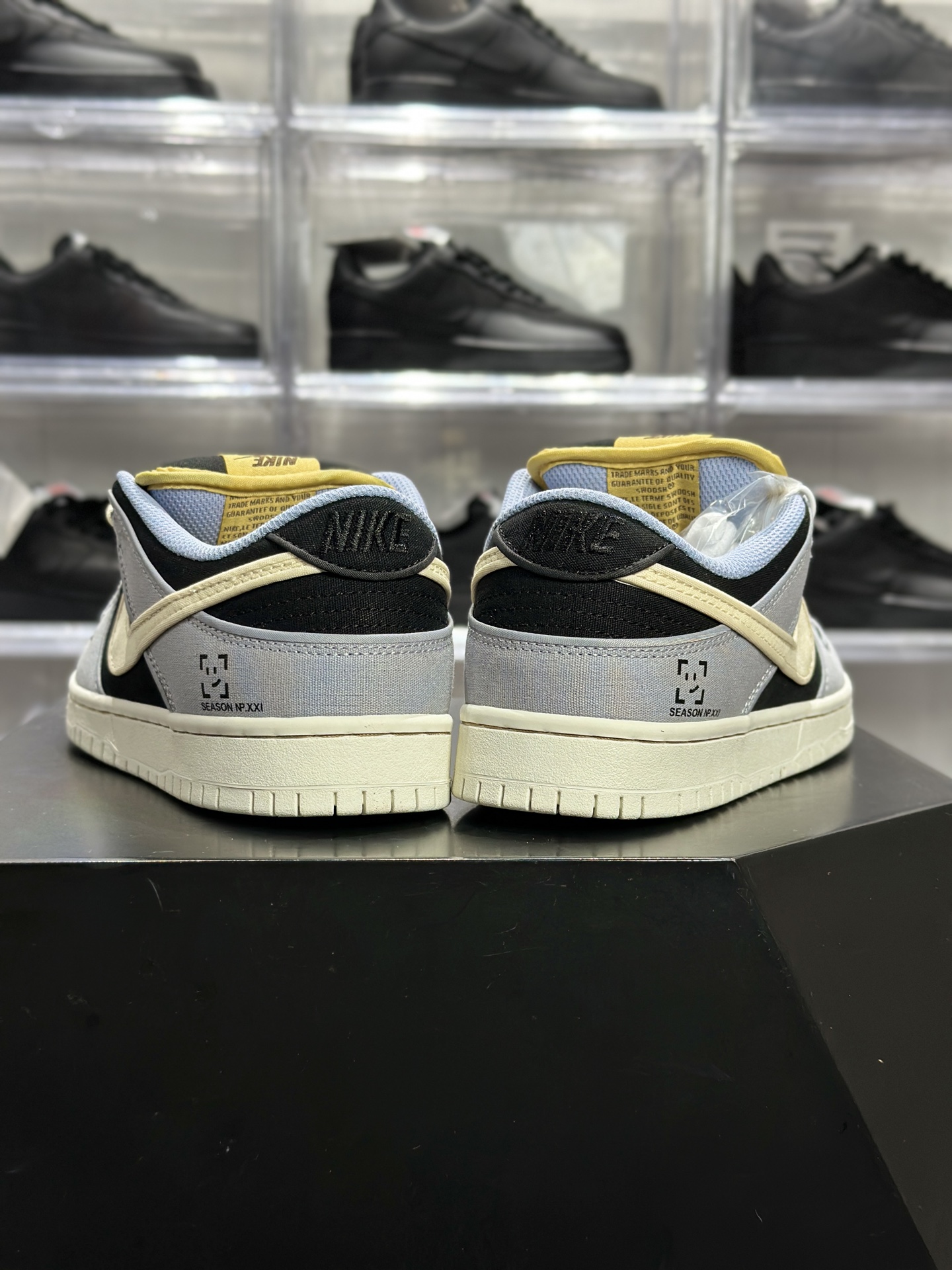 200 Nike Dunk SB Low 板鞋 Dunk SB Low 鬼脸联名款 黑灰米配色板鞋 FN5880-001