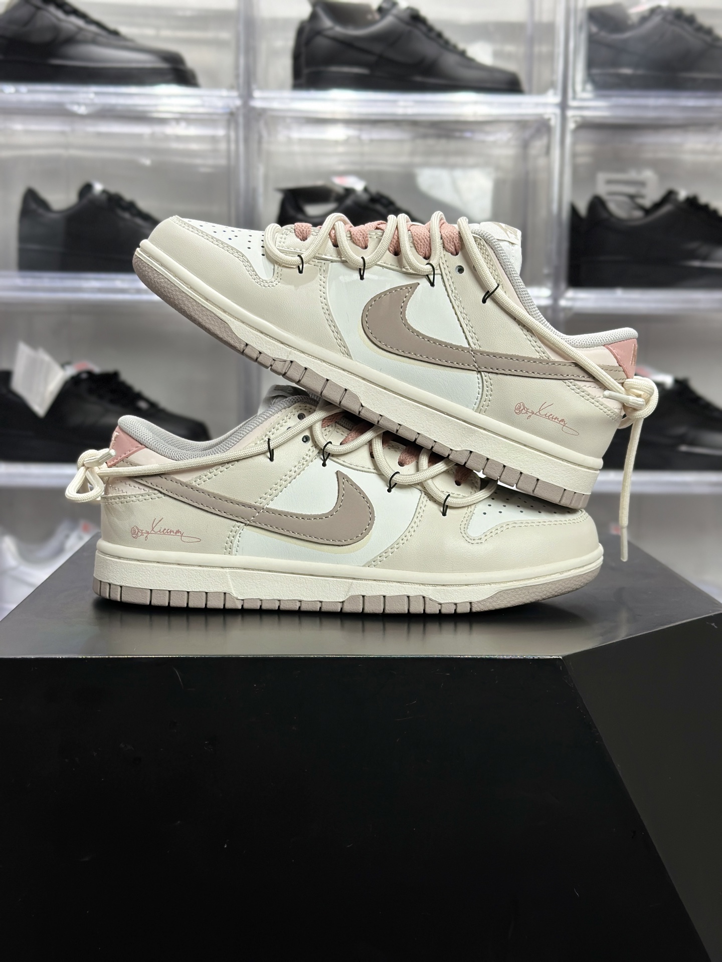 Nike Dunk Low Retro 米白 / 浅棕 / 粉配色(解构绑带定制款) 米雾告白 Dunk PG0510-057-莆田鞋,莆田鞋货源,高仿鞋,高仿鞋货源,安福档口,莆田高仿鞋,莆田鞋批发,高仿鞋批发,莆田高仿运动鞋,高仿运动鞋,莆田运动鞋 Nike Dunk Low Retro 米白 / 浅棕 / 粉配色(解构绑带定制款) 米雾告白 Dunk PG0510-057