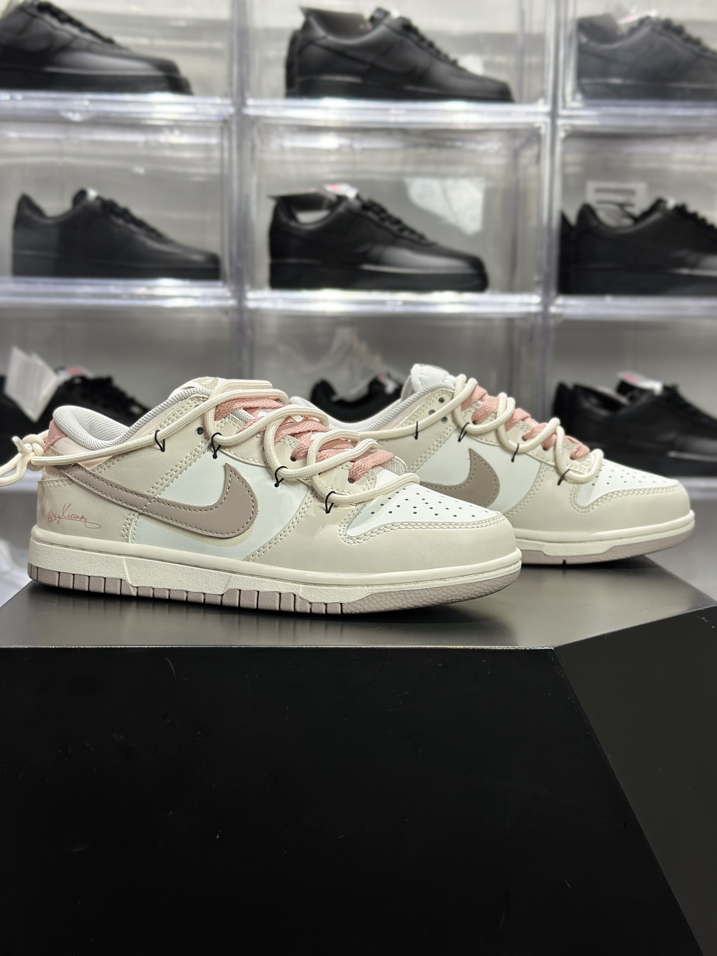 Nike Dunk Low Retro 米白 / 浅棕 / 粉配色(解构绑带定制款) 米雾告白 Dunk PG0510-057-莆田鞋,莆田鞋货源,高仿鞋,高仿鞋货源,安福档口,莆田高仿鞋,莆田鞋批发,高仿鞋批发,莆田高仿运动鞋,高仿运动鞋,莆田运动鞋 Nike Dunk Low Retro 米白 / 浅棕 / 粉配色(解构绑带定制款) 米雾告白 Dunk PG0510-057