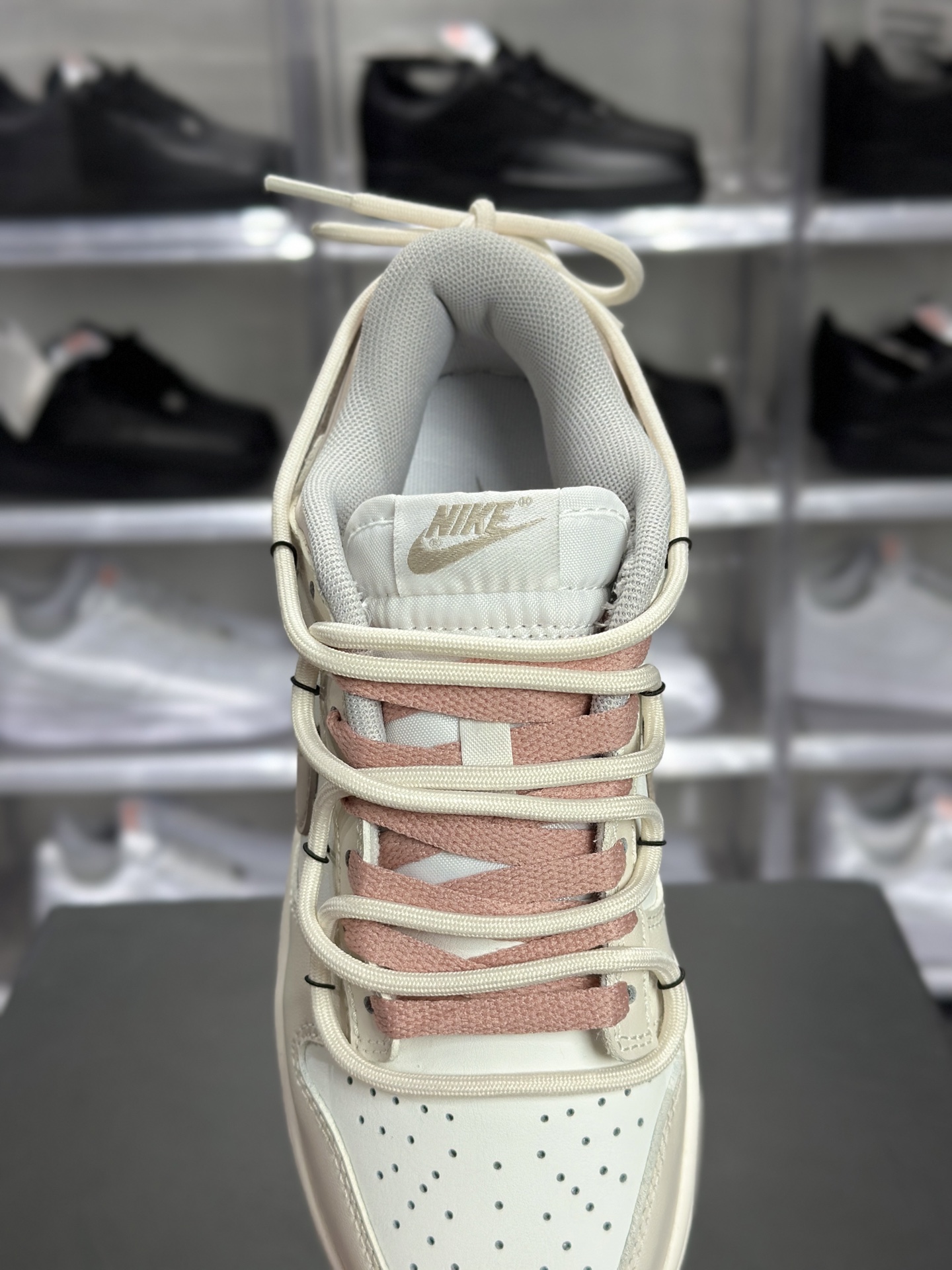 Nike Dunk Low Retro 米白 / 浅棕 / 粉配色(解构绑带定制款) 米雾告白 Dunk PG0510-057-莆田鞋,莆田鞋货源,高仿鞋,高仿鞋货源,安福档口,莆田高仿鞋,莆田鞋批发,高仿鞋批发,莆田高仿运动鞋,高仿运动鞋,莆田运动鞋 Nike Dunk Low Retro 米白 / 浅棕 / 粉配色(解构绑带定制款) 米雾告白 Dunk PG0510-057
