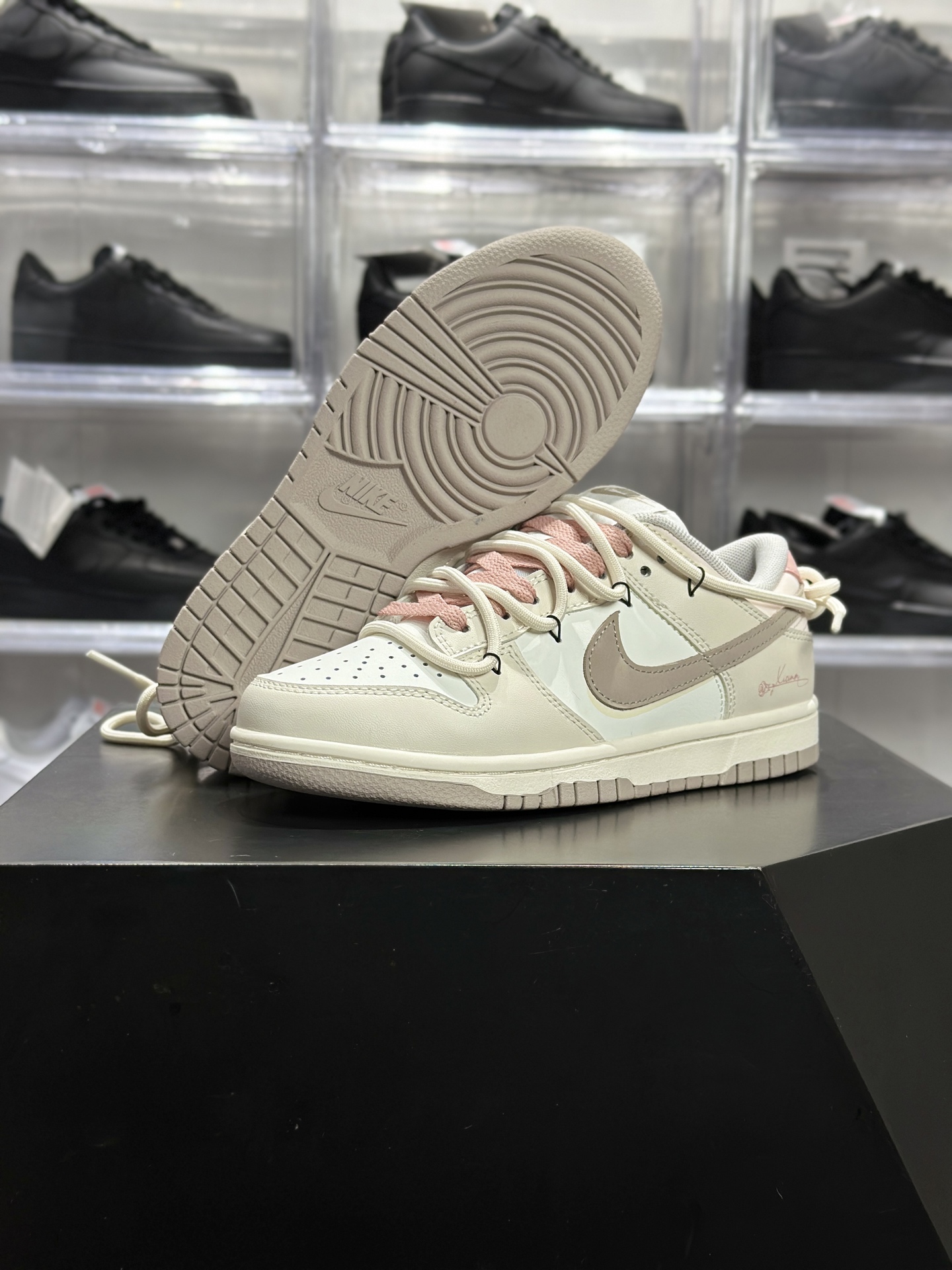 Nike Dunk Low Retro 米白 / 浅棕 / 粉配色(解构绑带定制款) 米雾告白 Dunk PG0510-057-莆田鞋,莆田鞋货源,高仿鞋,高仿鞋货源,安福档口,莆田高仿鞋,莆田鞋批发,高仿鞋批发,莆田高仿运动鞋,高仿运动鞋,莆田运动鞋 Nike Dunk Low Retro 米白 / 浅棕 / 粉配色(解构绑带定制款) 米雾告白 Dunk PG0510-057