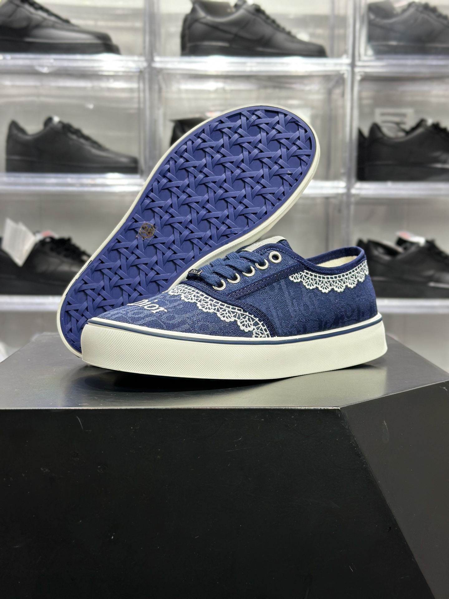 权威实拍 NP626695 新货迪奥 Dior Walk'n'Dior Oblique 蕾丝款低帮帆布鞋 藏青老花 / 蕾丝刺绣款-Top High Quatity Cheap Sneakers Fashion Clothing Clothes Bags handbags Shoes of all Brand wholesale With The best Quality And Beautiful Price from China Factory Chinese suppliers wholesaler seller 权威实拍 NP626695 新货迪奥 Dior Walk'n'Dior Oblique 蕾丝款低帮帆布鞋 藏青老花 / 蕾丝刺绣款