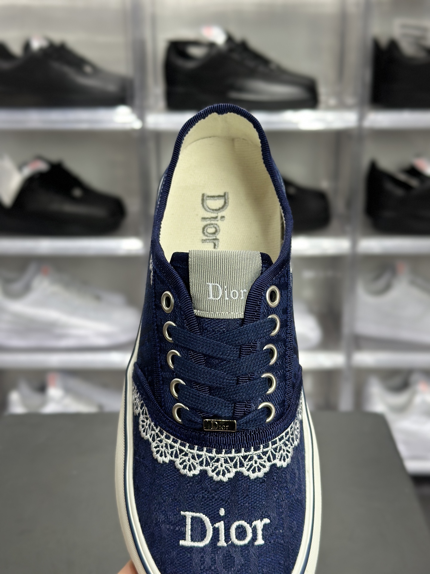 权威实拍 NP626695 新货迪奥 Dior Walk'n'Dior Oblique 蕾丝款低帮帆布鞋 藏青老花 / 蕾丝刺绣款-Top High Quatity Cheap Sneakers Fashion Clothing Clothes Bags handbags Shoes of all Brand wholesale With The best Quality And Beautiful Price from China Factory Chinese suppliers wholesaler seller 权威实拍 NP626695 新货迪奥 Dior Walk'n'Dior Oblique 蕾丝款低帮帆布鞋 藏青老花 / 蕾丝刺绣款