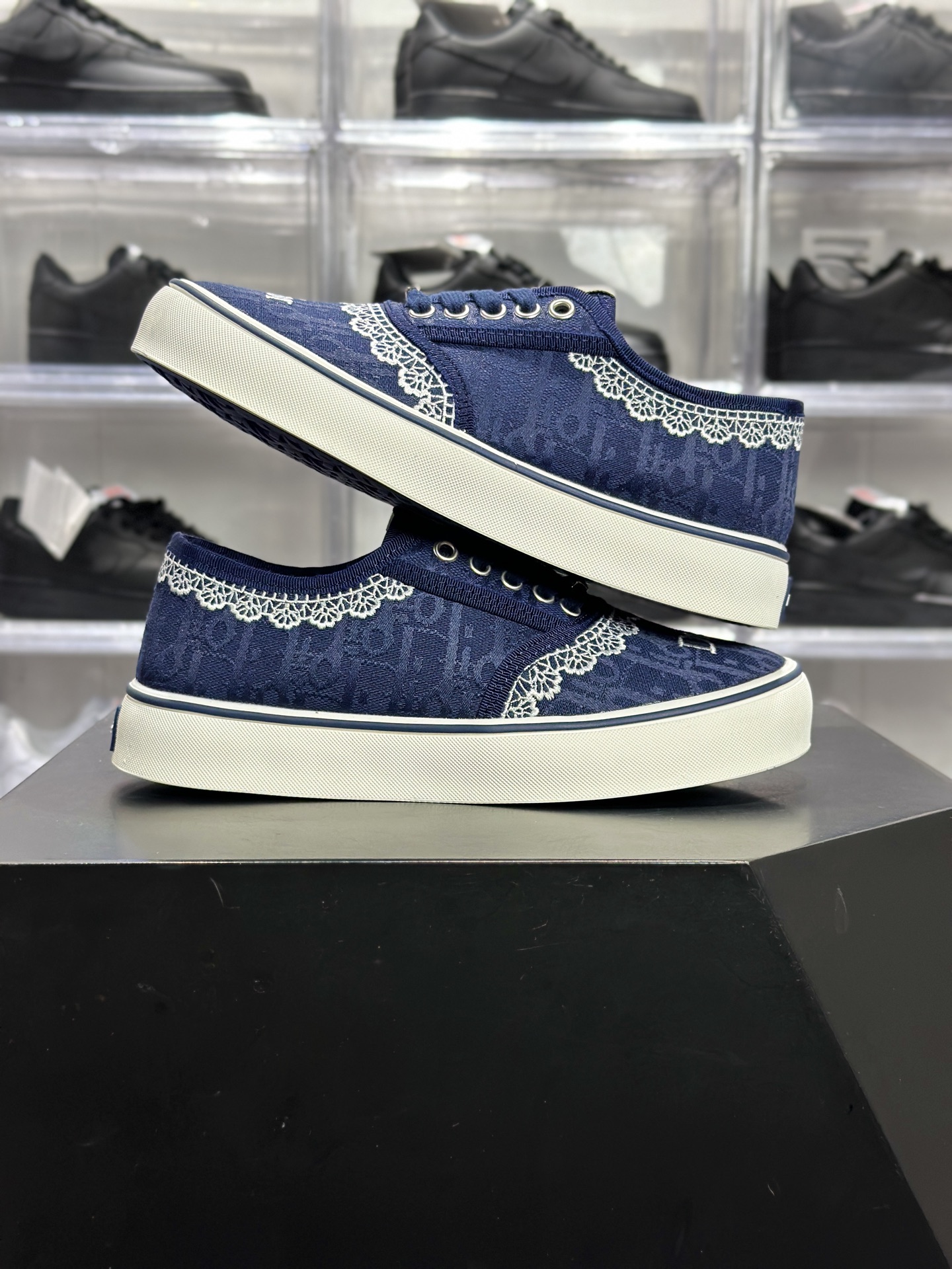 权威实拍 NP626695 新货迪奥 Dior Walk'n'Dior Oblique 蕾丝款低帮帆布鞋 藏青老花 / 蕾丝刺绣款-Top High Quatity Cheap Sneakers Fashion Clothing Clothes Bags handbags Shoes of all Brand wholesale With The best Quality And Beautiful Price from China Factory Chinese suppliers wholesaler seller 权威实拍 NP626695 新货迪奥 Dior Walk'n'Dior Oblique 蕾丝款低帮帆布鞋 藏青老花 / 蕾丝刺绣款