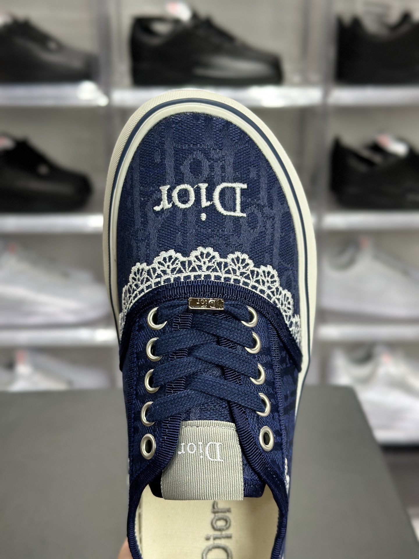 权威实拍 NP626695 新货迪奥 Dior Walk'n'Dior Oblique 蕾丝款低帮帆布鞋 藏青老花 / 蕾丝刺绣款-Top High Quatity Cheap Sneakers Fashion Clothing Clothes Bags handbags Shoes of all Brand wholesale With The best Quality And Beautiful Price from China Factory Chinese suppliers wholesaler seller 权威实拍 NP626695 新货迪奥 Dior Walk'n'Dior Oblique 蕾丝款低帮帆布鞋 藏青老花 / 蕾丝刺绣款