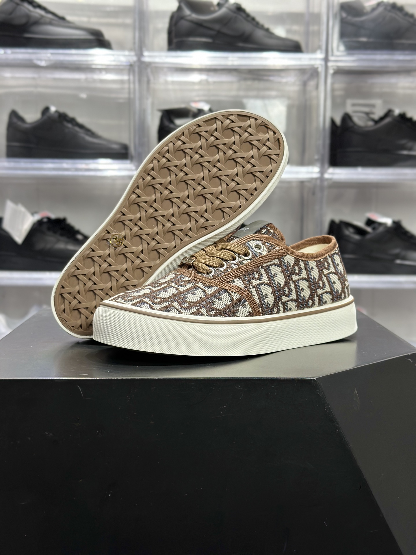 权威实拍 NP626696 新货迪奥 Dior Walk'n'Dior Oblique 低帮帆布鞋 经典棕老花款-Top High Quatity Cheap Sneakers Fashion Clothing Clothes Bags handbags Shoes of all Brand wholesale With The best Quality And Beautiful Price from China Factory Chinese suppliers wholesaler seller 权威实拍 NP626696 新货迪奥 Dior Walk'n'Dior Oblique 低帮帆布鞋 经典棕老花款