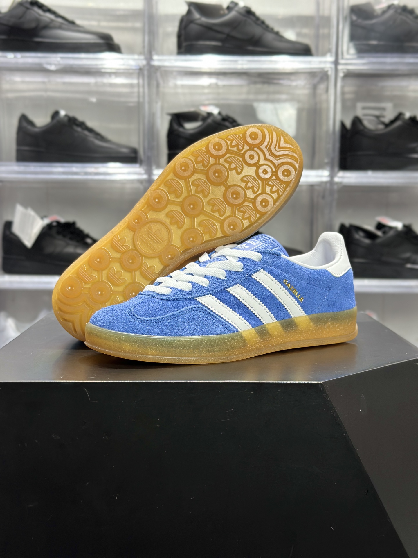220 adidas Gazelle Indoor W 蓝白配色复古风板鞋 HQ8717