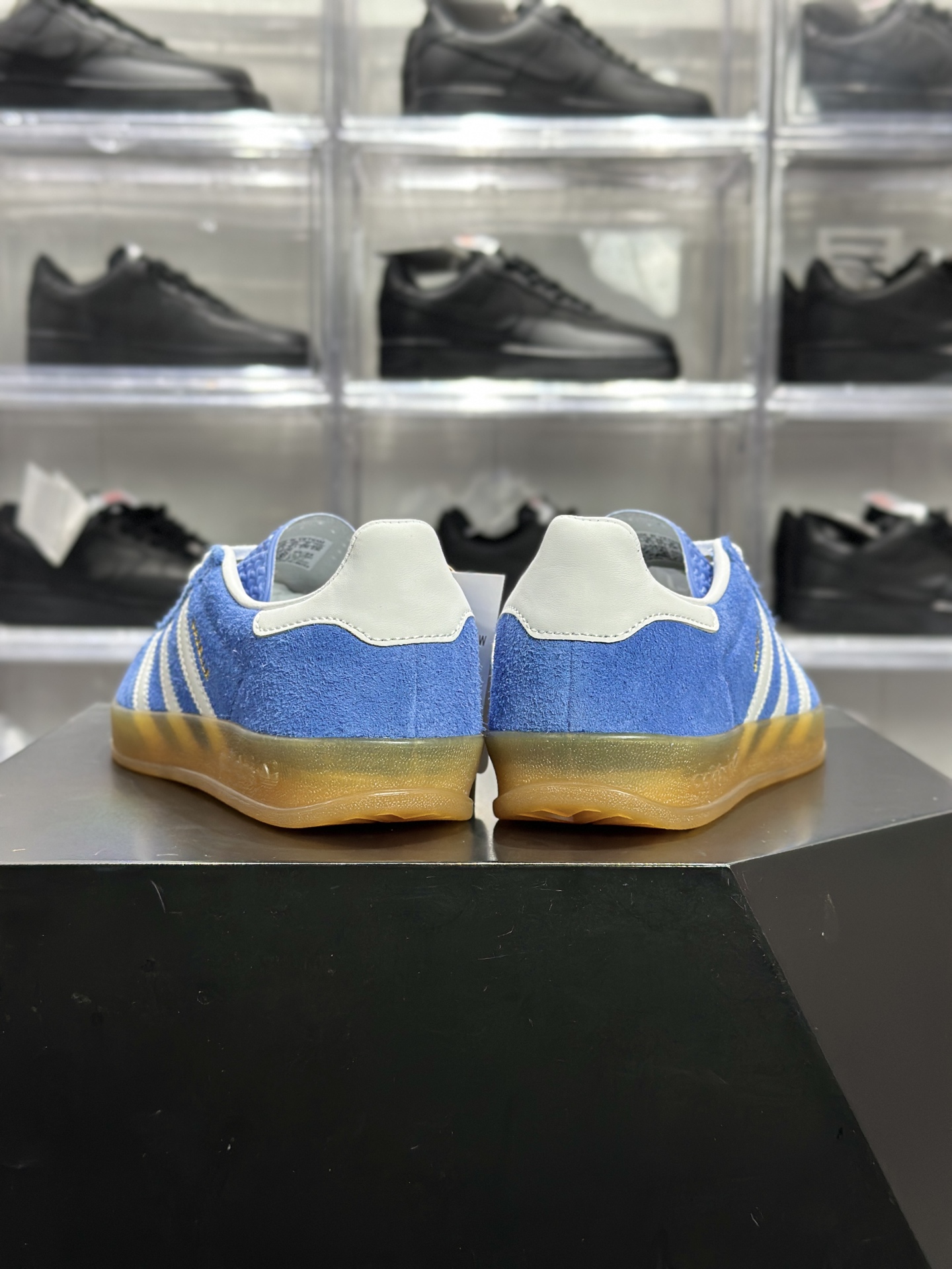 220 adidas Gazelle Indoor W 蓝白配色复古风板鞋 HQ8717