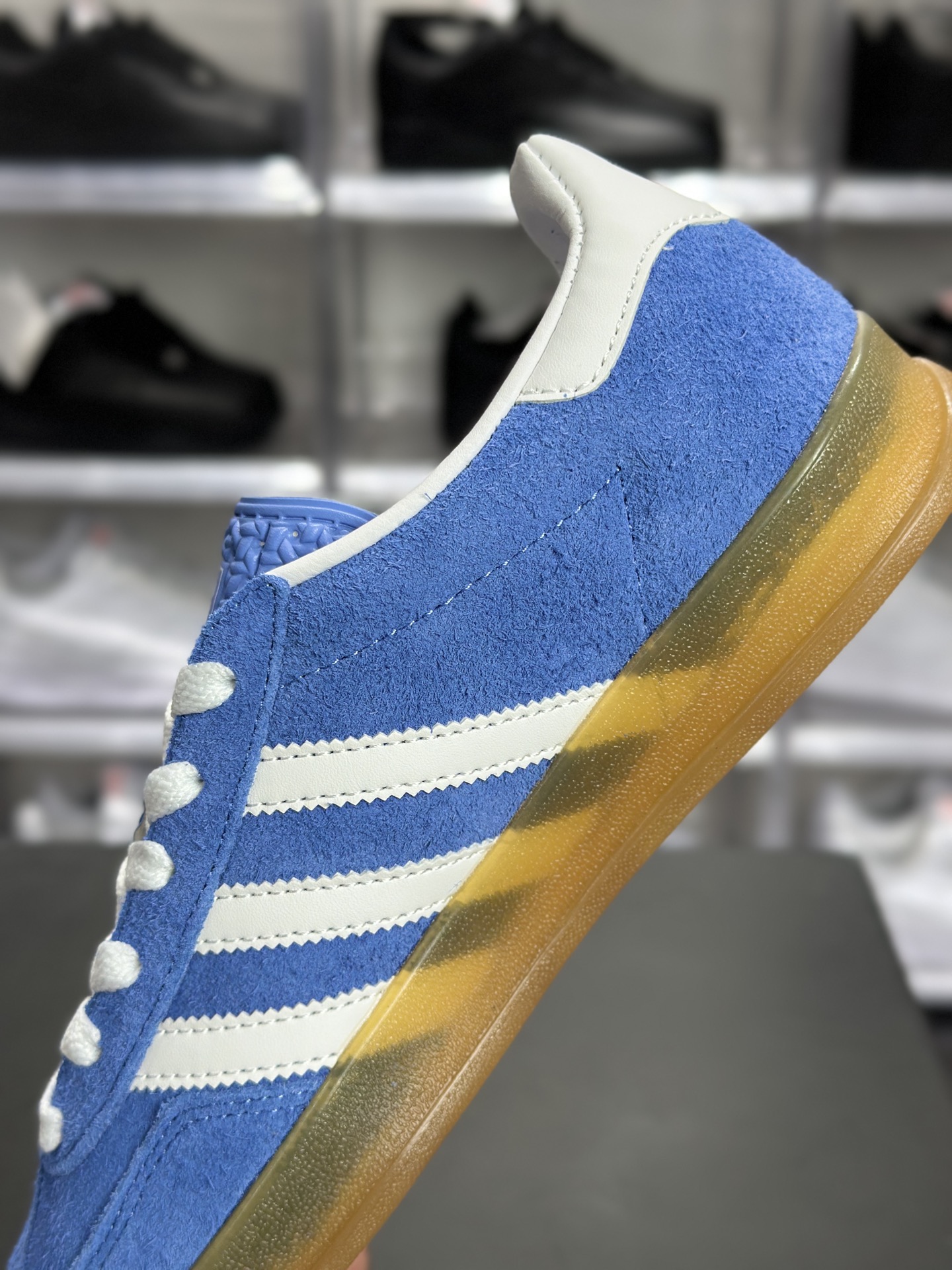 220 adidas Gazelle Indoor W 蓝白配色复古风板鞋 HQ8717