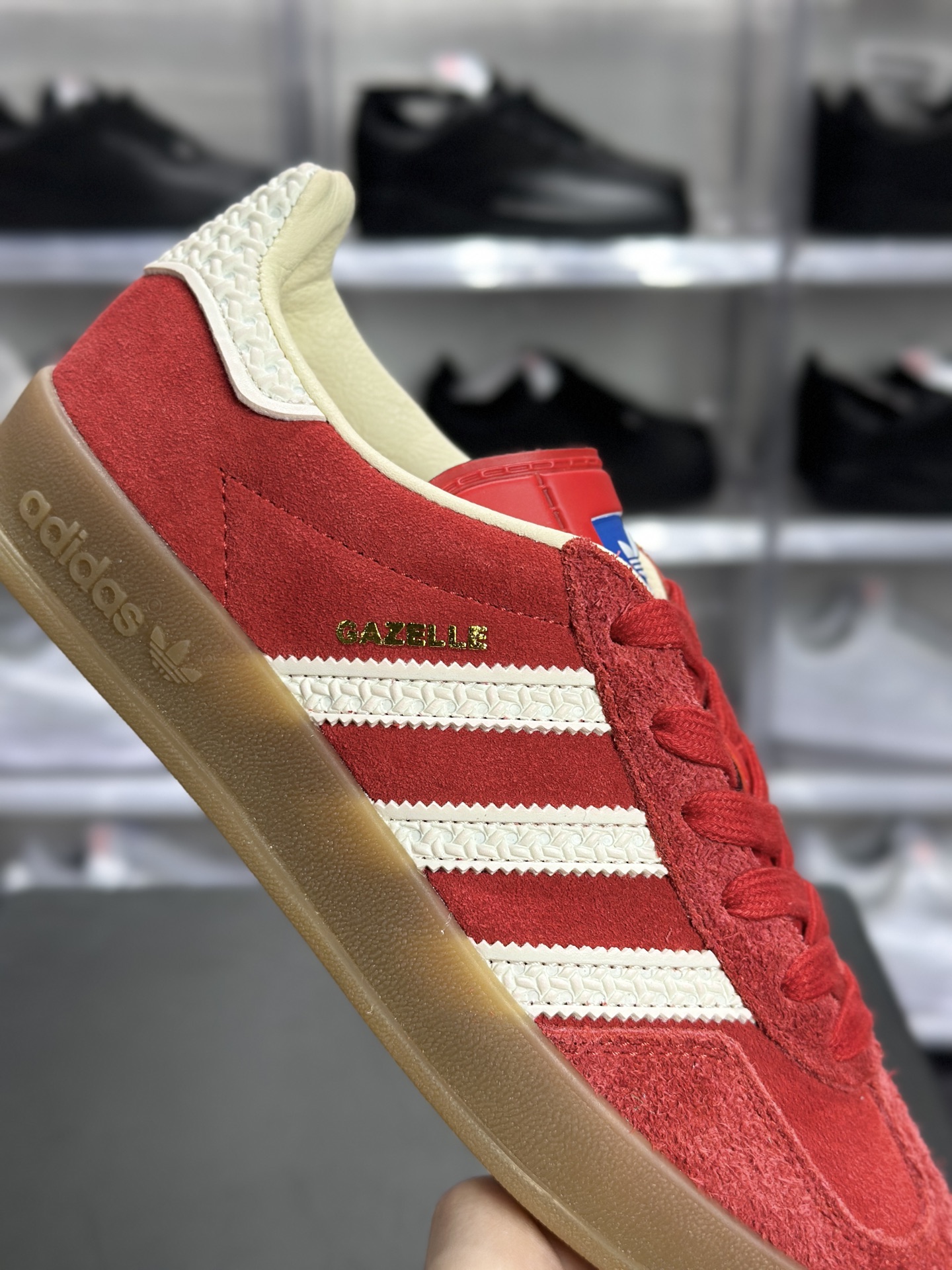 adidas Gazelle Indoor 红白色 复古红德训 是 Gazelle 系列里超亮眼的复古风板鞋 IF1808-Top High Quatity Cheap Sneakers Fashion Clothing Clothes Bags handbags Shoes of all Brand wholesale With The best Quality And Beautiful Price from China Factory Chinese suppliers wholesaler seller adidas Gazelle Indoor 红白色 复古红德训 是 Gazelle 系列里超亮眼的复古风板鞋 IF1808
