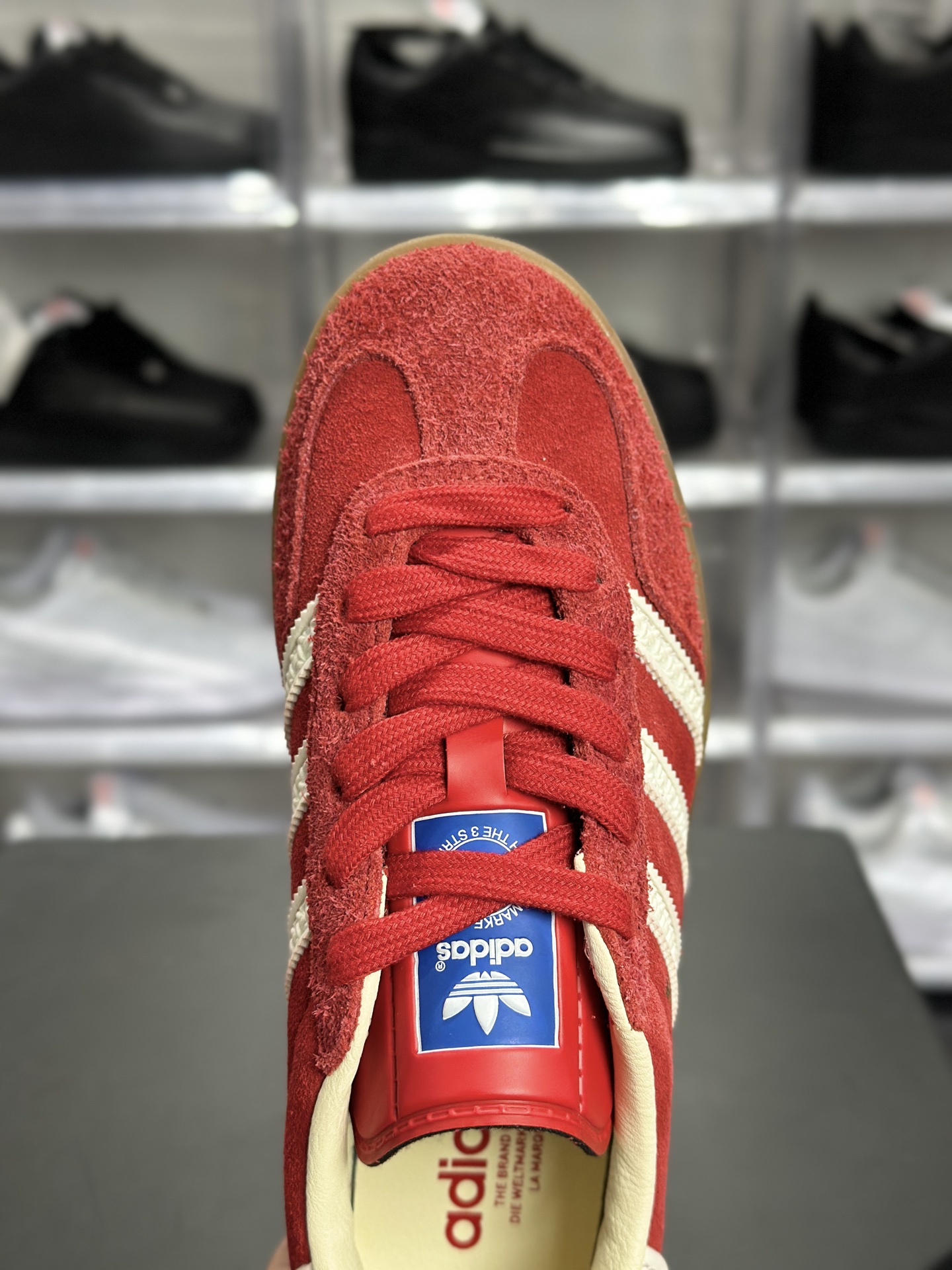 adidas Gazelle Indoor 红白色 复古红德训 是 Gazelle 系列里超亮眼的复古风板鞋 IF1808-Top High Quatity Cheap Sneakers Fashion Clothing Clothes Bags handbags Shoes of all Brand wholesale With The best Quality And Beautiful Price from China Factory Chinese suppliers wholesaler seller adidas Gazelle Indoor 红白色 复古红德训 是 Gazelle 系列里超亮眼的复古风板鞋 IF1808