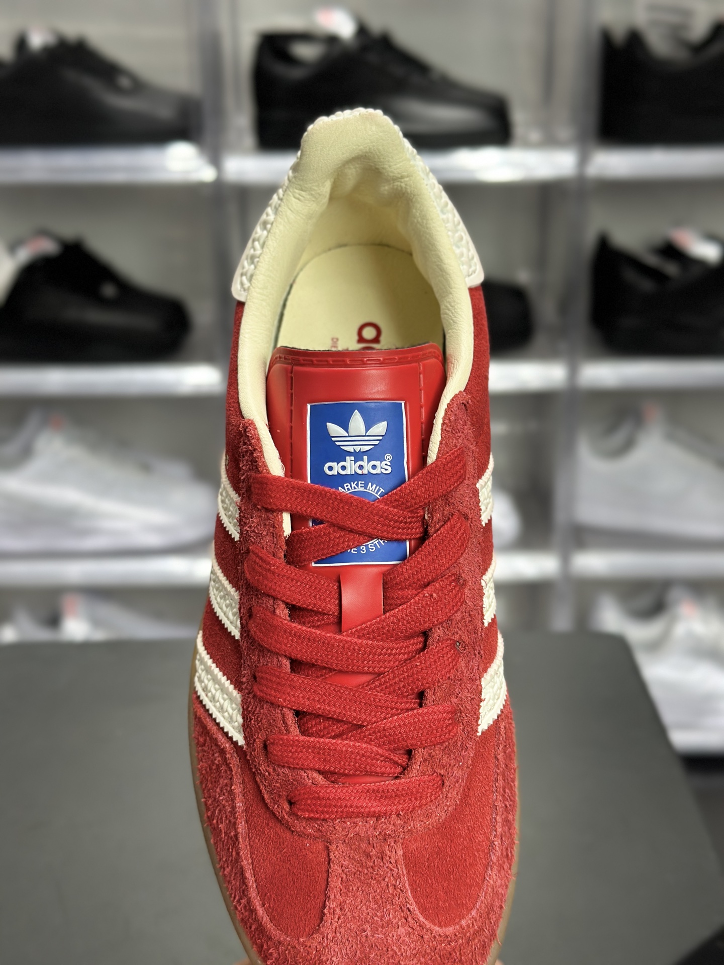 adidas Gazelle Indoor 红白色 复古红德训 是 Gazelle 系列里超亮眼的复古风板鞋 IF1808-Top High Quatity Cheap Sneakers Fashion Clothing Clothes Bags handbags Shoes of all Brand wholesale With The best Quality And Beautiful Price from China Factory Chinese suppliers wholesaler seller adidas Gazelle Indoor 红白色 复古红德训 是 Gazelle 系列里超亮眼的复古风板鞋 IF1808