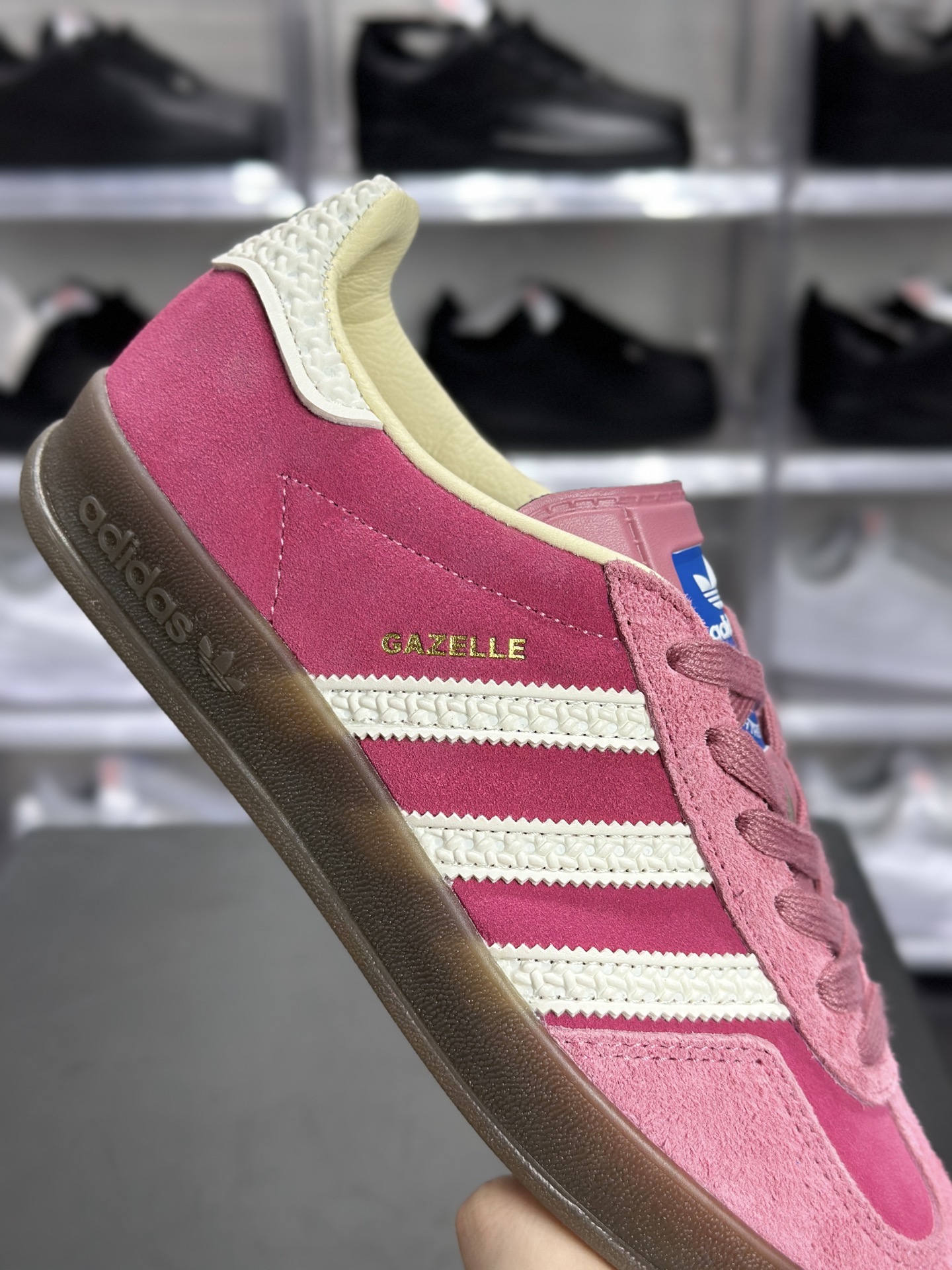 adidas Gazelle Indoor 粉白配色 Gazelle 系列里超有少女感的复古风板鞋 IF1809-Top High Quatity Cheap Sneakers Fashion Clothing Clothes Bags handbags Shoes of all Brand wholesale With The best Quality And Beautiful Price from China Factory Chinese suppliers wholesaler seller adidas Gazelle Indoor 粉白配色 Gazelle 系列里超有少女感的复古风板鞋 IF1809