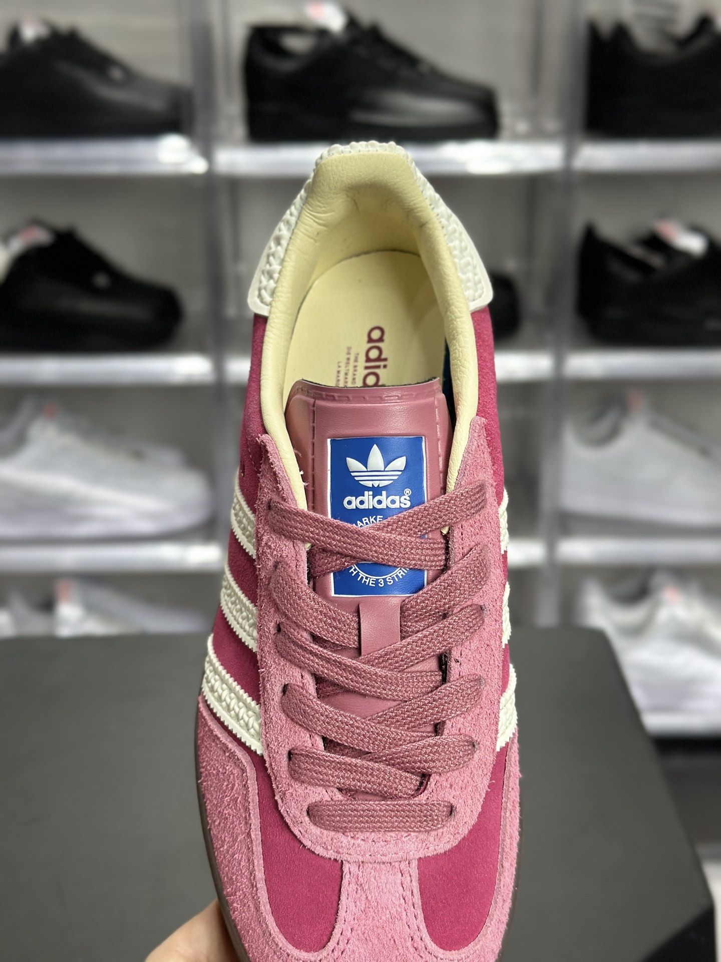 adidas Gazelle Indoor 粉白配色 Gazelle 系列里超有少女感的复古风板鞋 IF1809-Top High Quatity Cheap Sneakers Fashion Clothing Clothes Bags handbags Shoes of all Brand wholesale With The best Quality And Beautiful Price from China Factory Chinese suppliers wholesaler seller adidas Gazelle Indoor 粉白配色 Gazelle 系列里超有少女感的复古风板鞋 IF1809