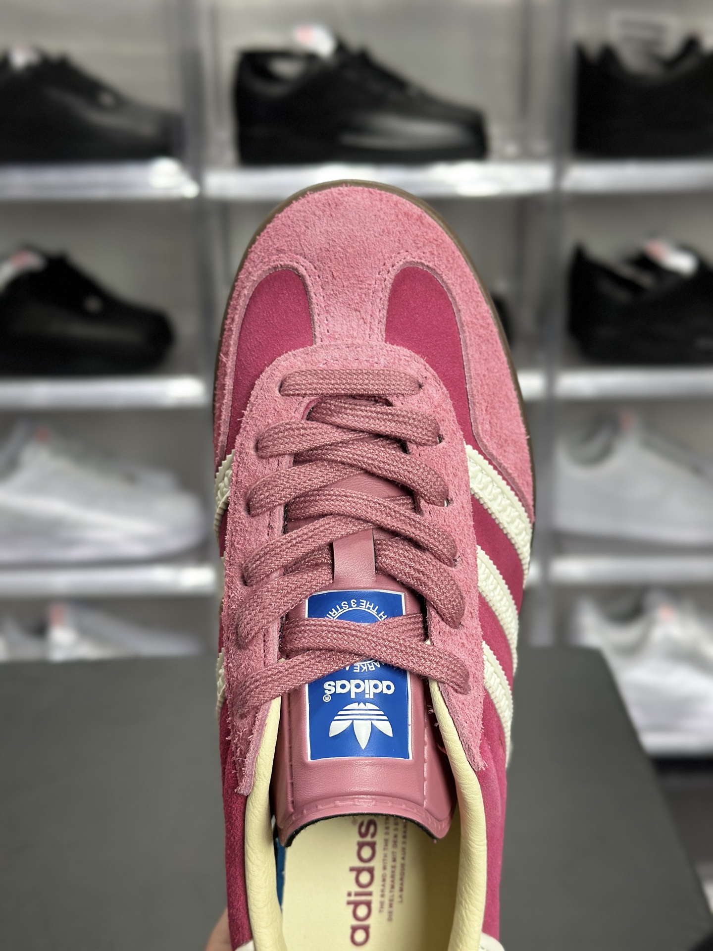 adidas Gazelle Indoor 粉白配色 Gazelle 系列里超有少女感的复古风板鞋 IF1809-Top High Quatity Cheap Sneakers Fashion Clothing Clothes Bags handbags Shoes of all Brand wholesale With The best Quality And Beautiful Price from China Factory Chinese suppliers wholesaler seller adidas Gazelle Indoor 粉白配色 Gazelle 系列里超有少女感的复古风板鞋 IF1809