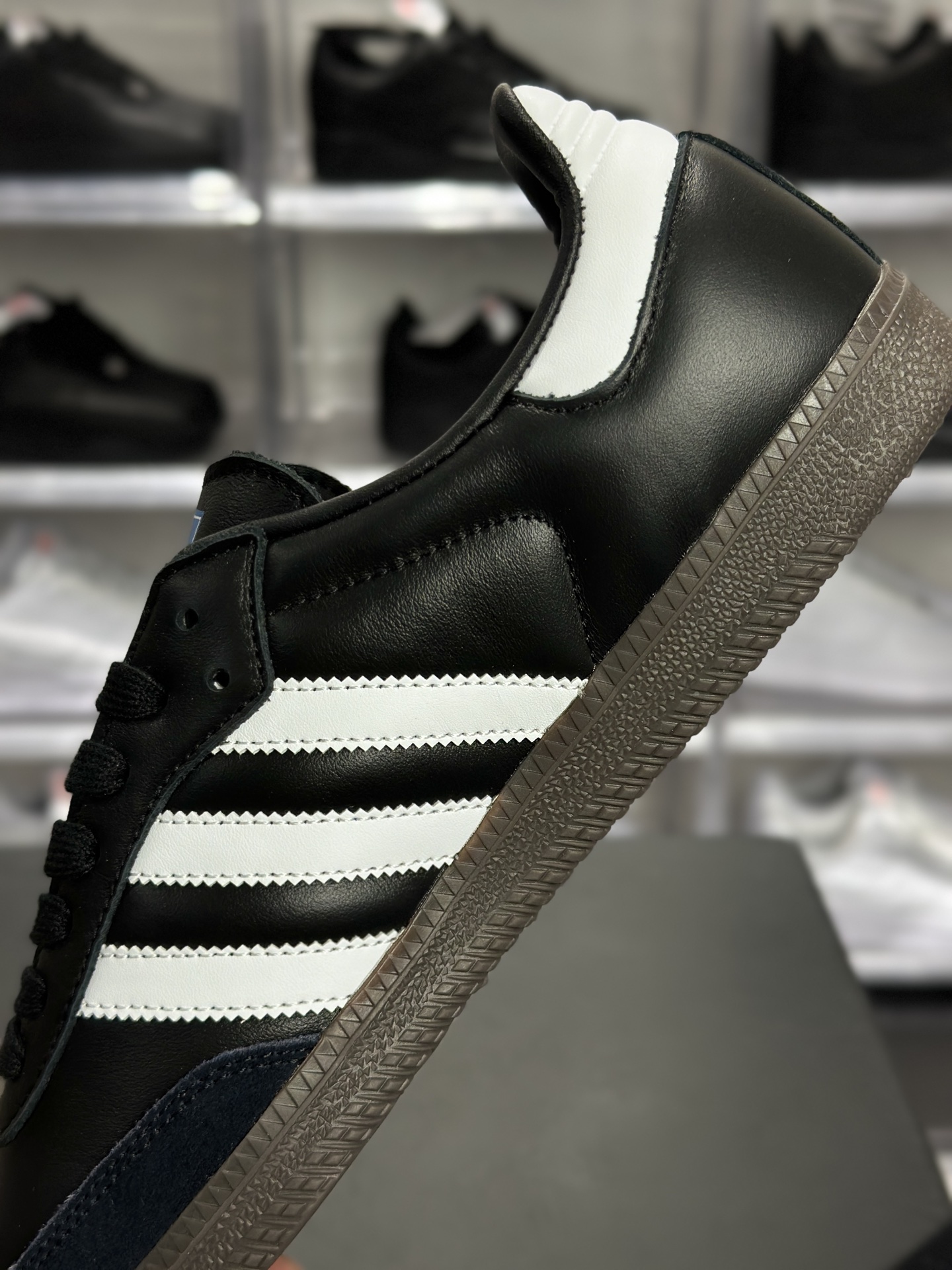240 adidas Samba 黑白色 复古德训鞋 B75807